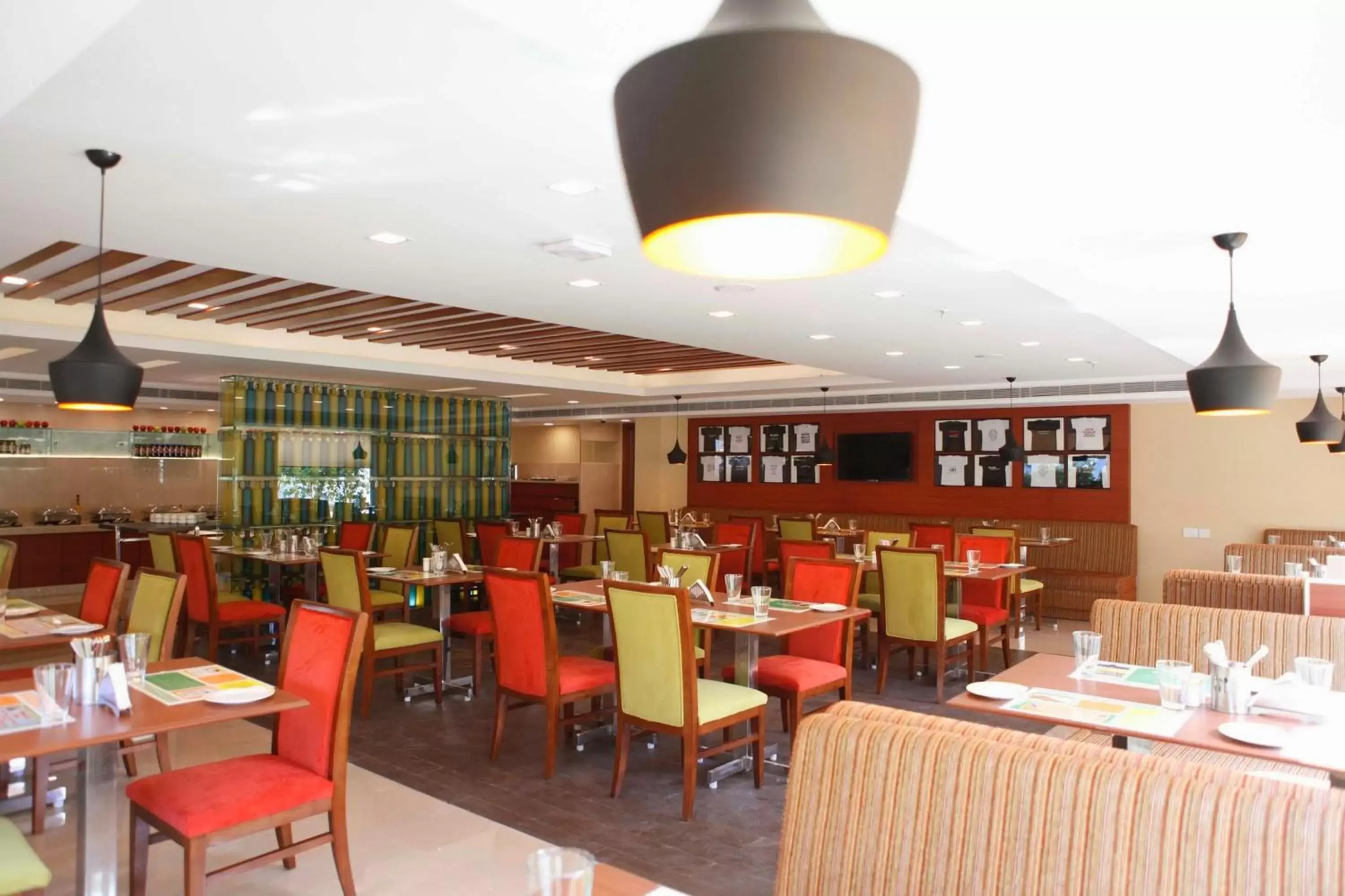 Restaurant/places to eat in Lemon Tree Hotel Shimona Chennai