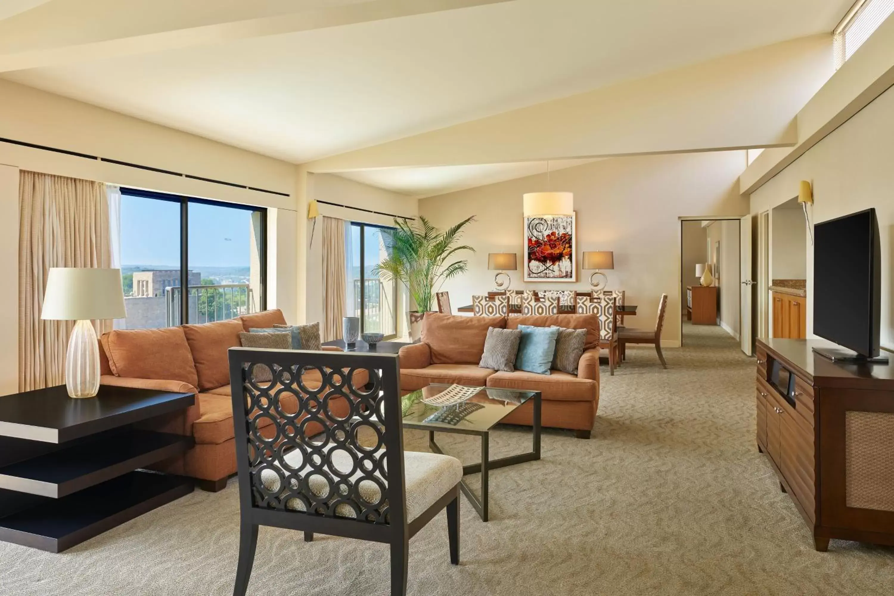 Living room, Seating Area in The Westin Kansas City at Crown Center