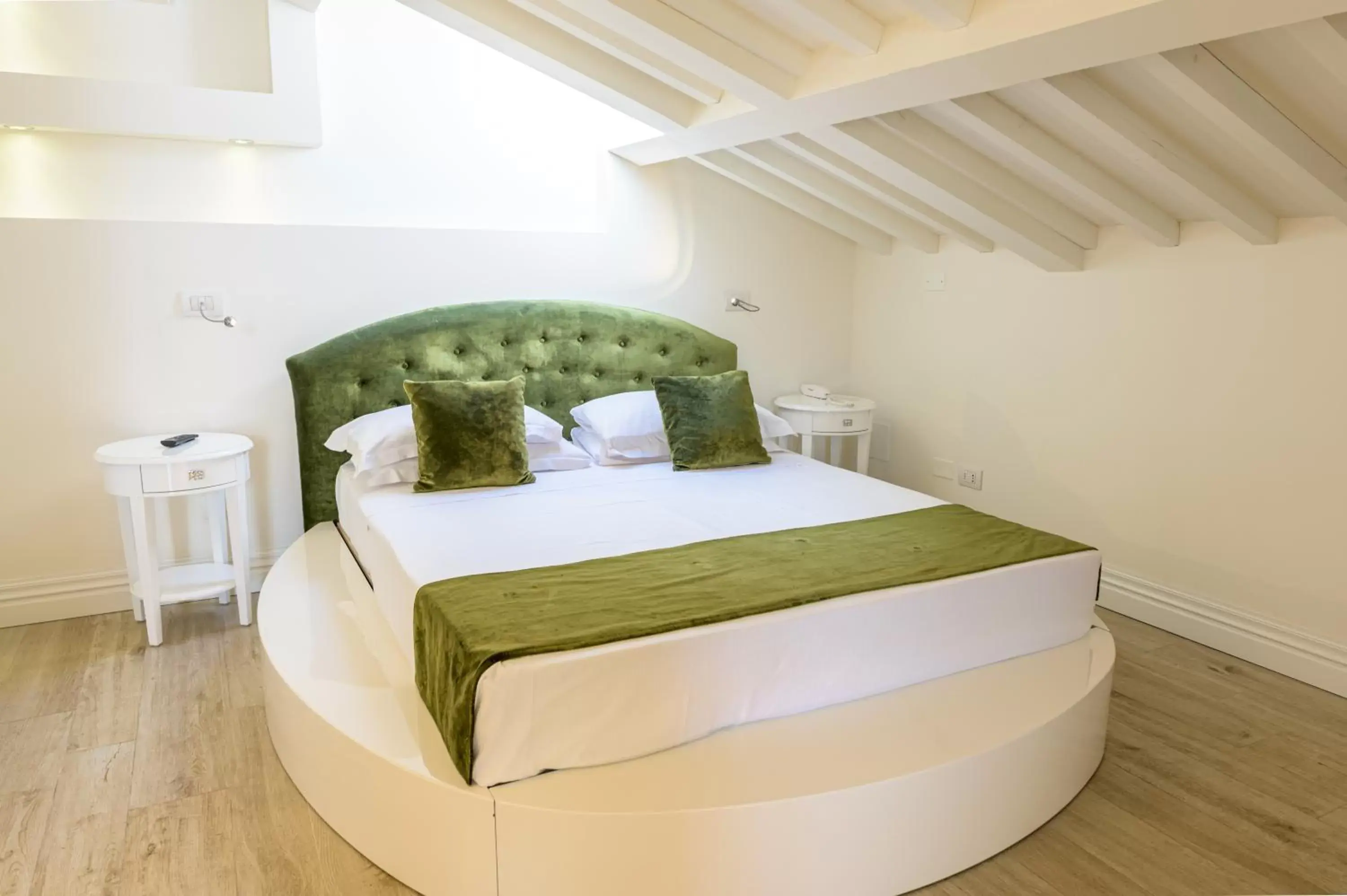 Bedroom, Bed in BOUTIQUE VILLA LIBERTY - Dépendance - Borgo Capitano Collection - Albergo diffuso