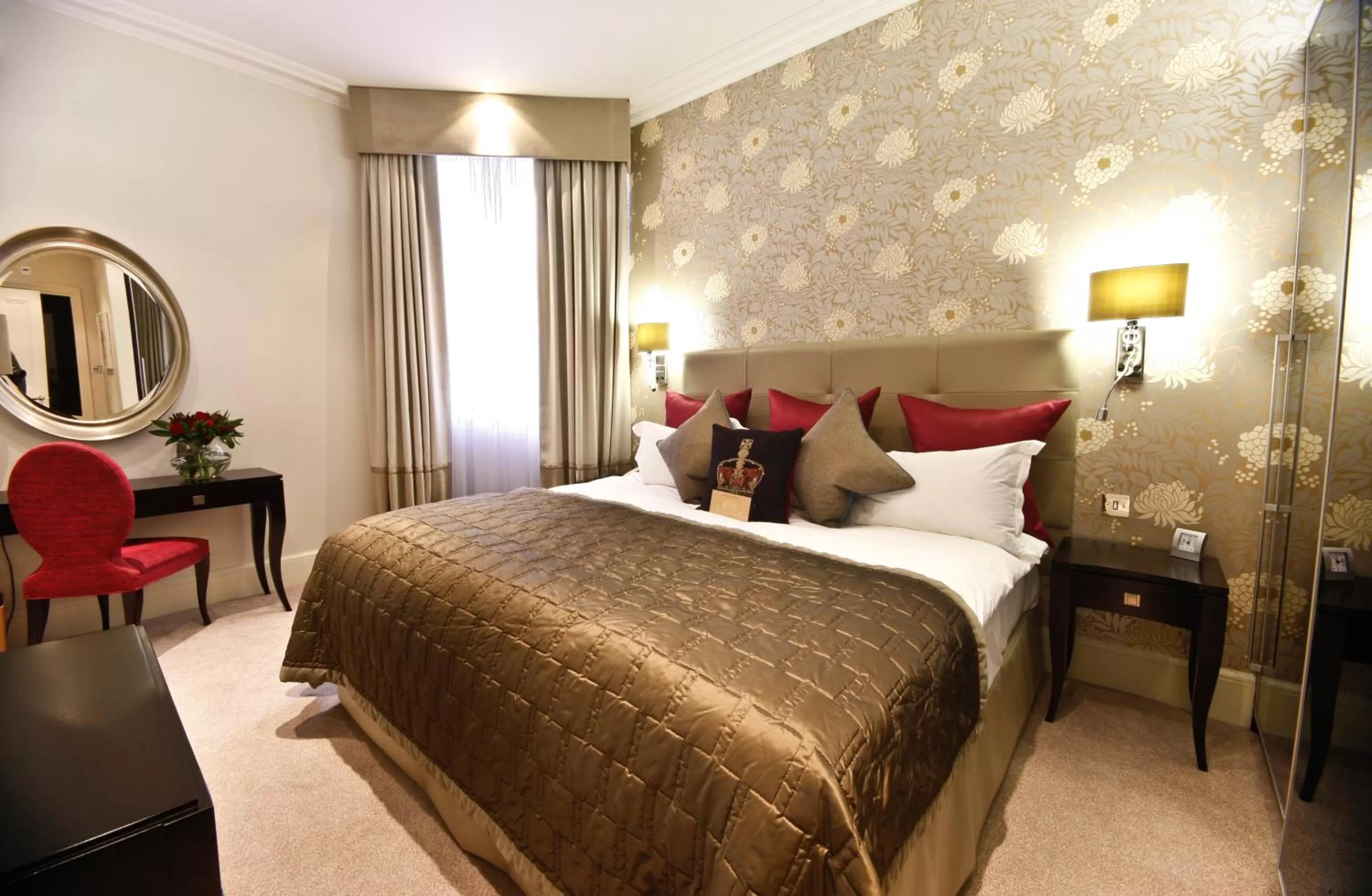 Bed in Taj 51 Buckingham Gate Suites and Residences