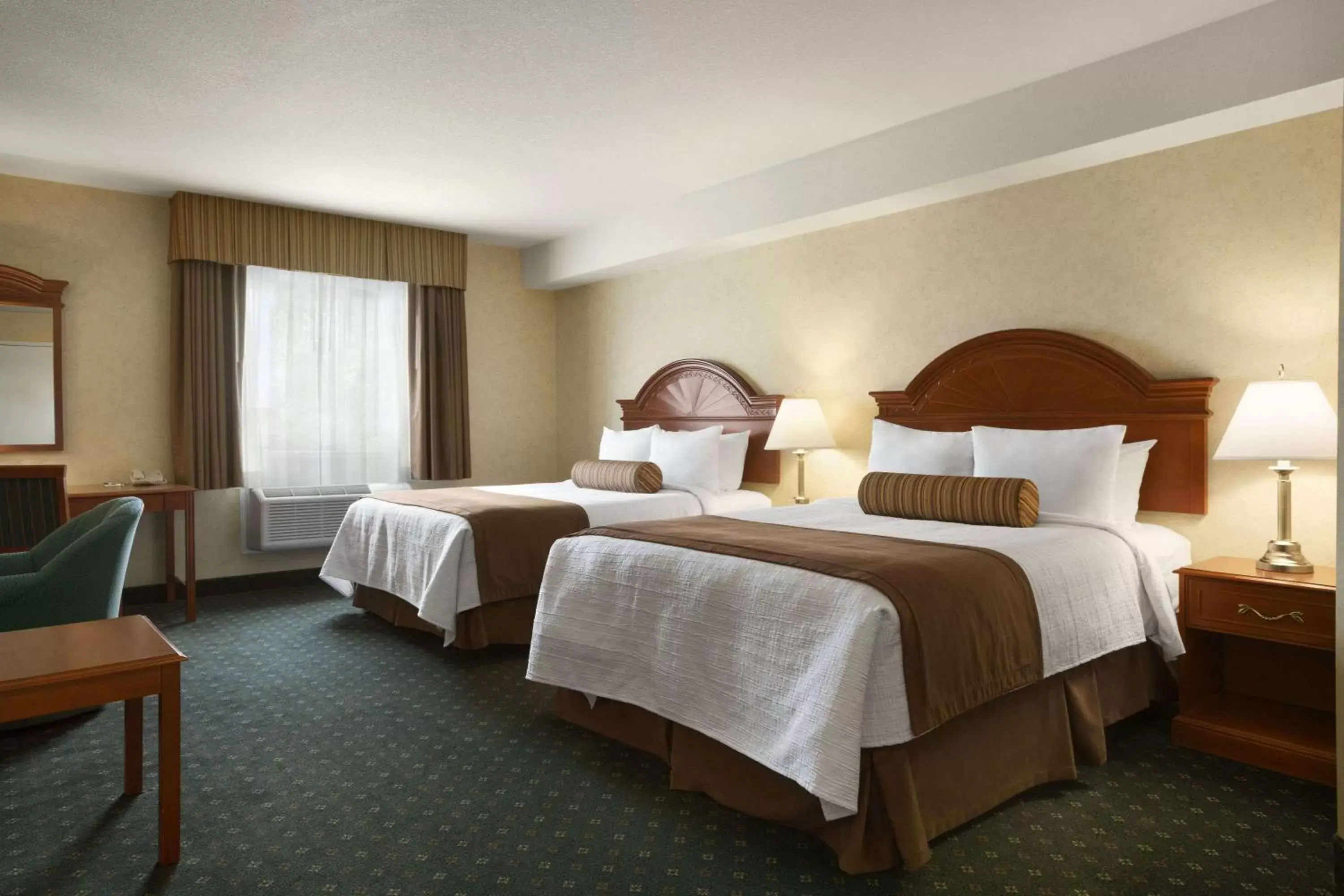 Deluxe Queen Studio Suite - Non-Smoking in Travelodge by Wyndham Strathmore Deluxe Queen Studio Suite - Non-Smoking in Travelodge by Wyndham Strathmore