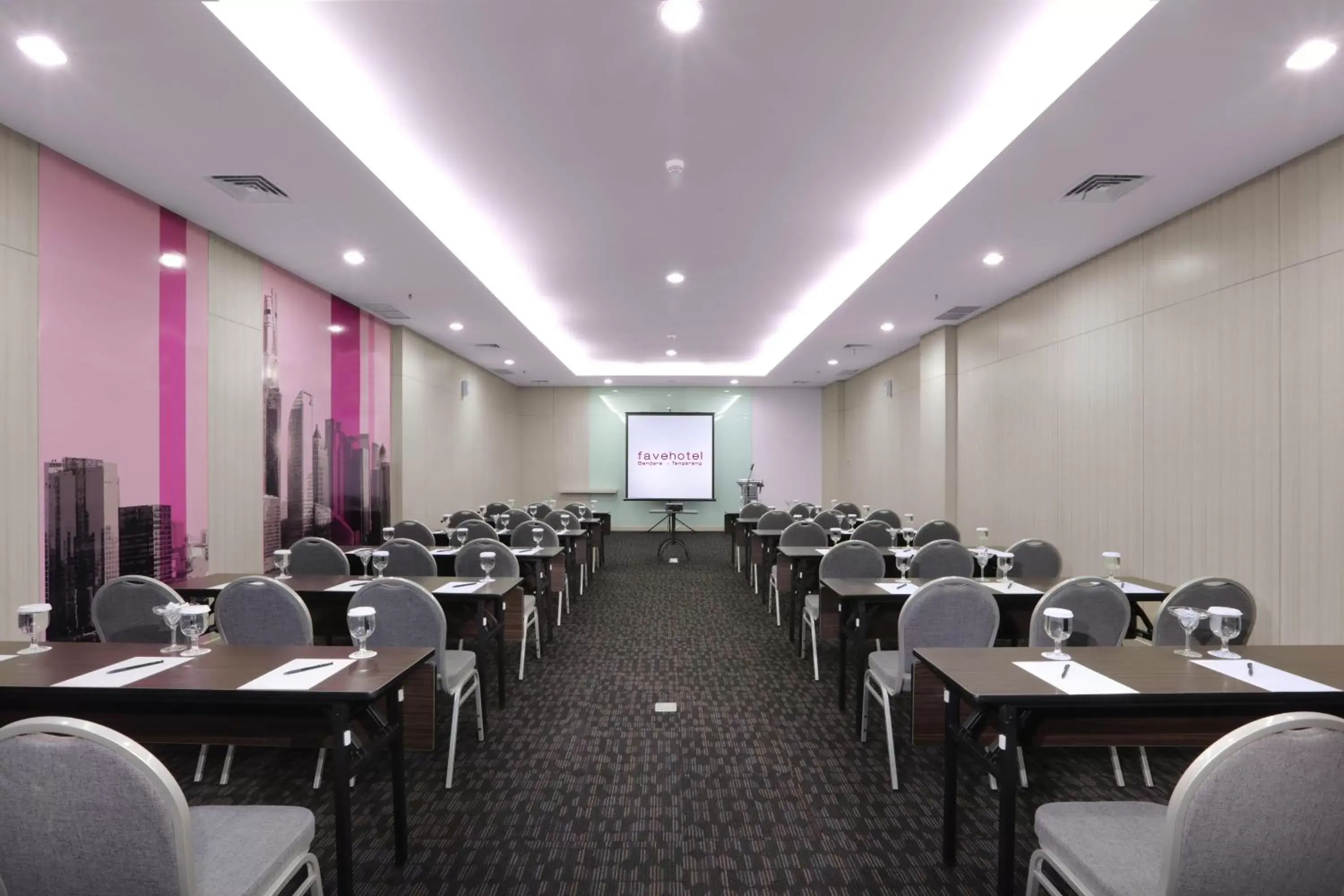 Meeting/conference room in favehotel Bandara Tangerang