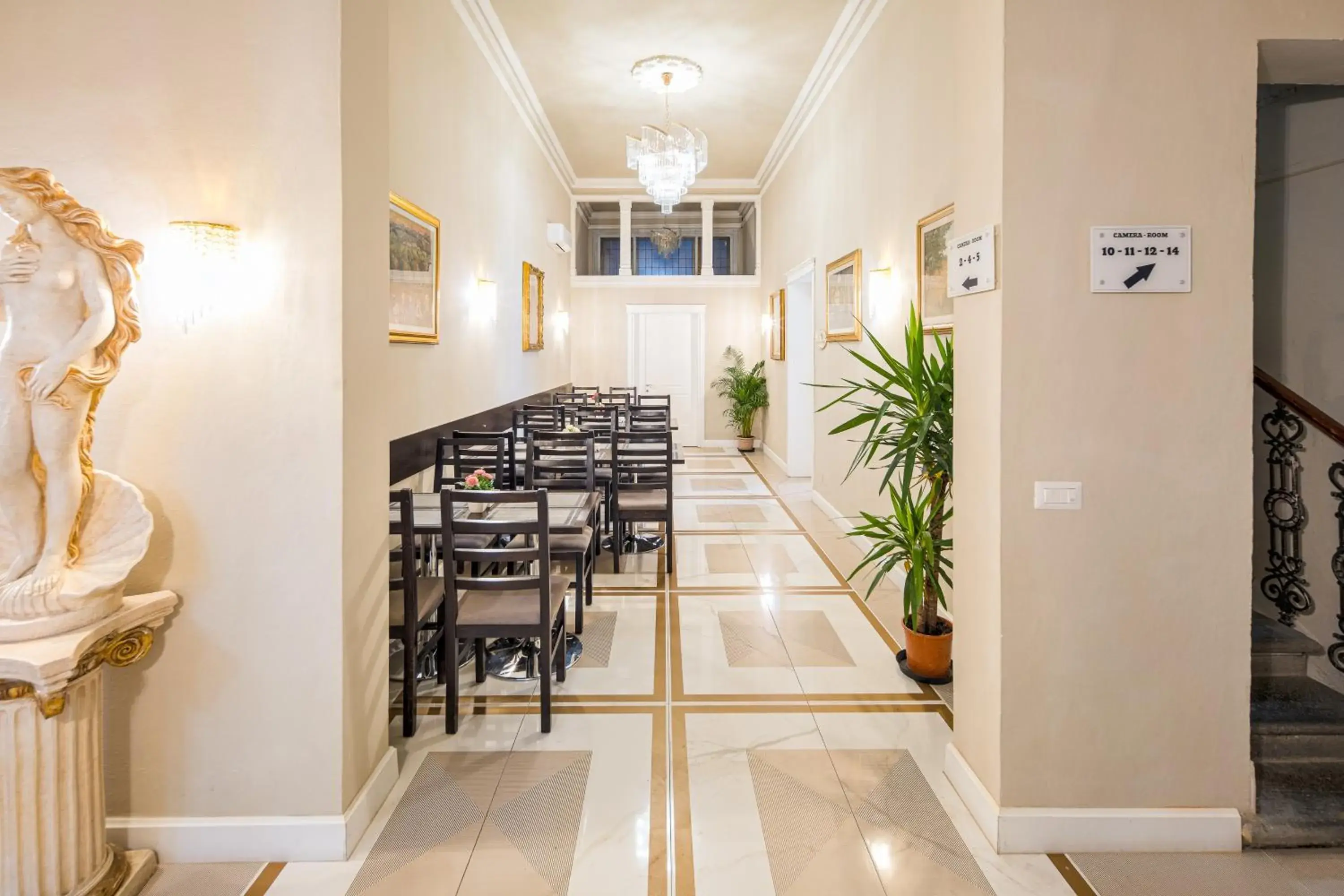 Lobby or reception, Restaurant/Places to Eat in Annabella Hotel