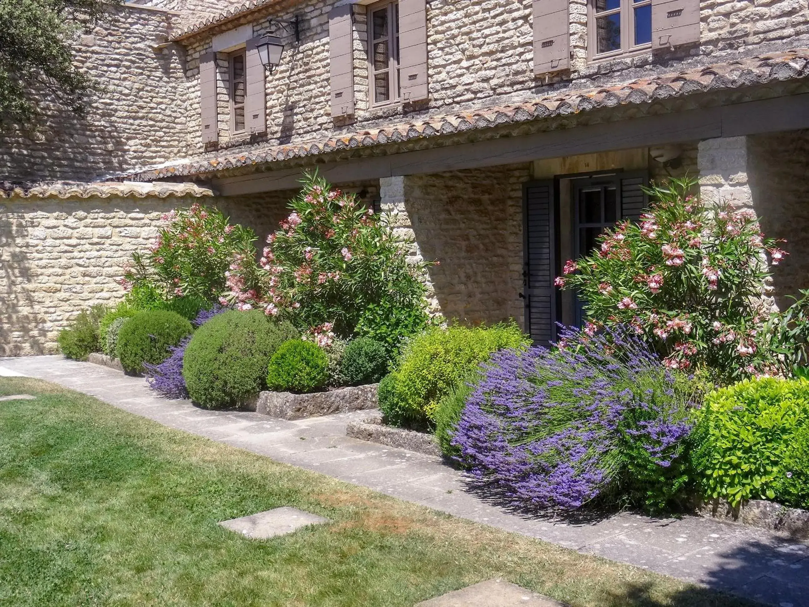 Garden view, Property Building in Le Jas de Gordes