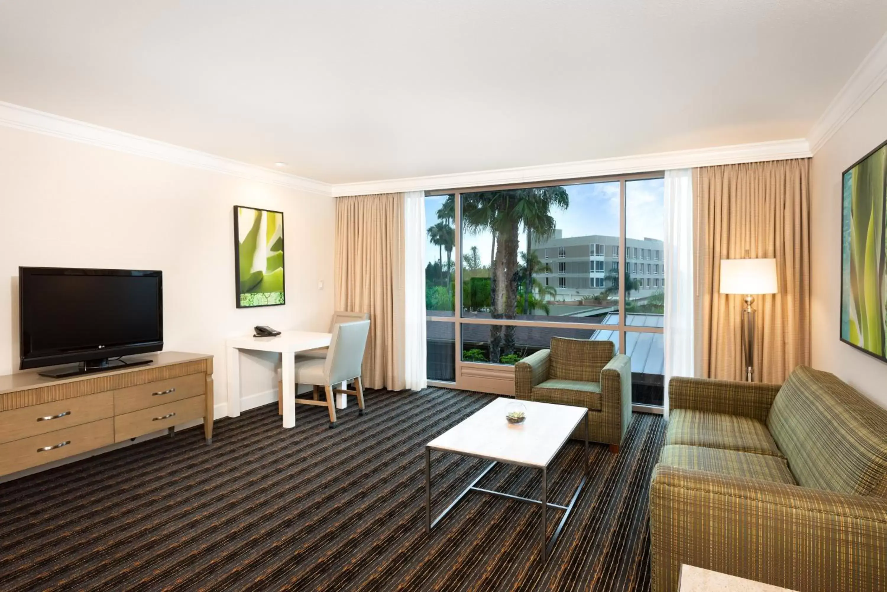 Photo of the whole room, Seating Area in Holiday Inn San Diego Bayside, an IHG Hotel