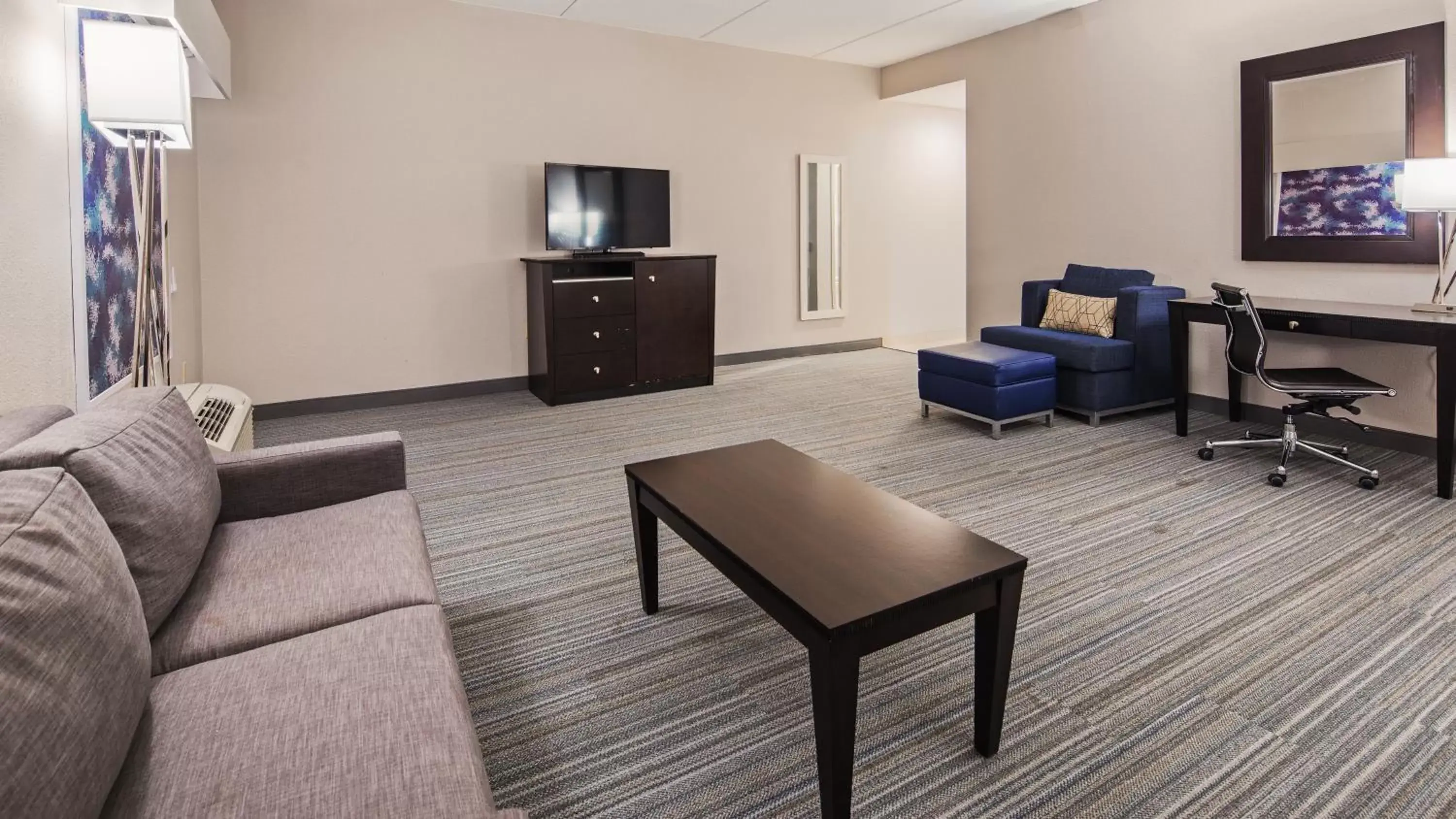 TV and multimedia, Seating Area in Best Western Plus Wilkes Barre-Scranton Airport Hotel