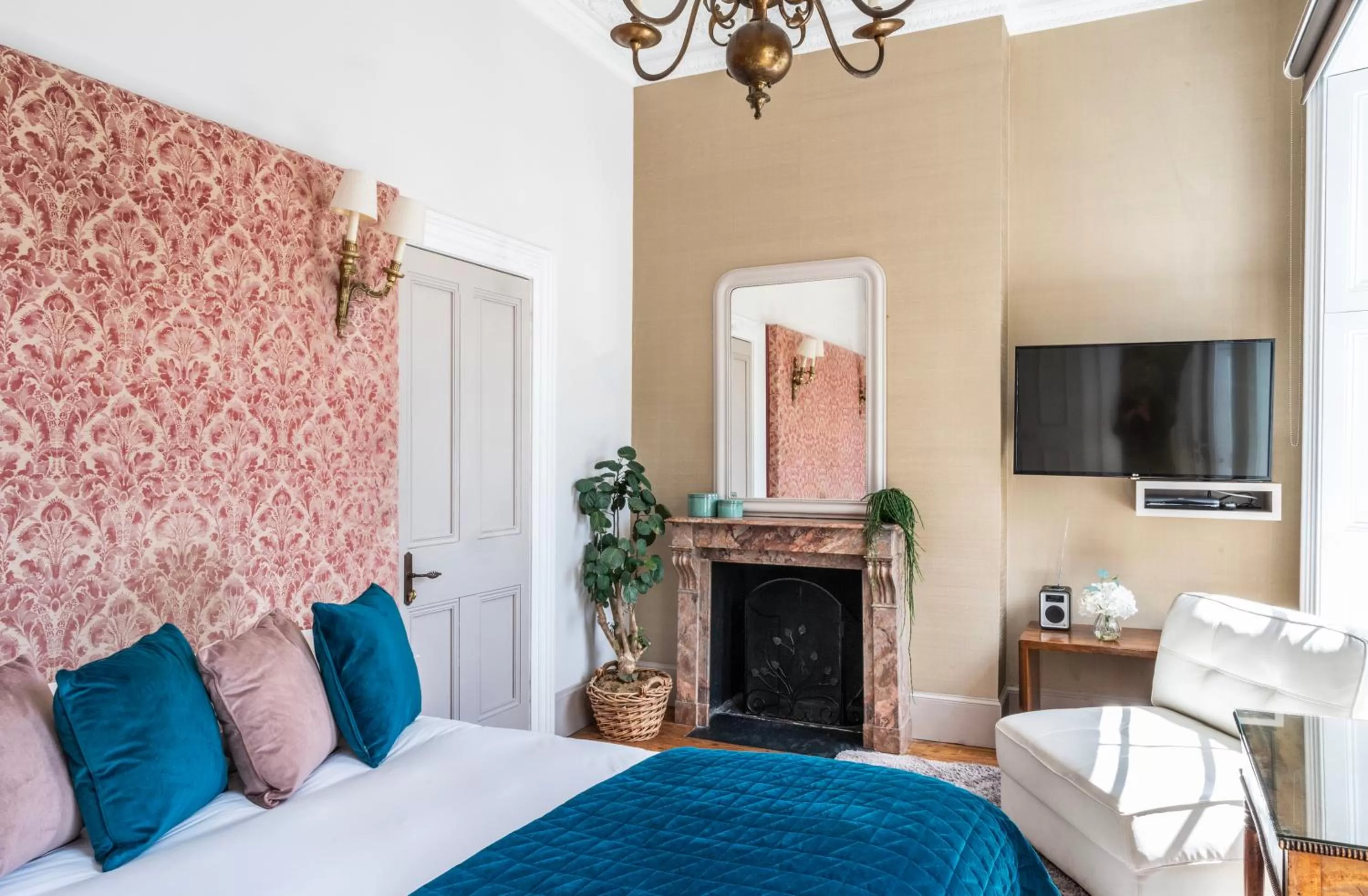 Bed in York & Albany