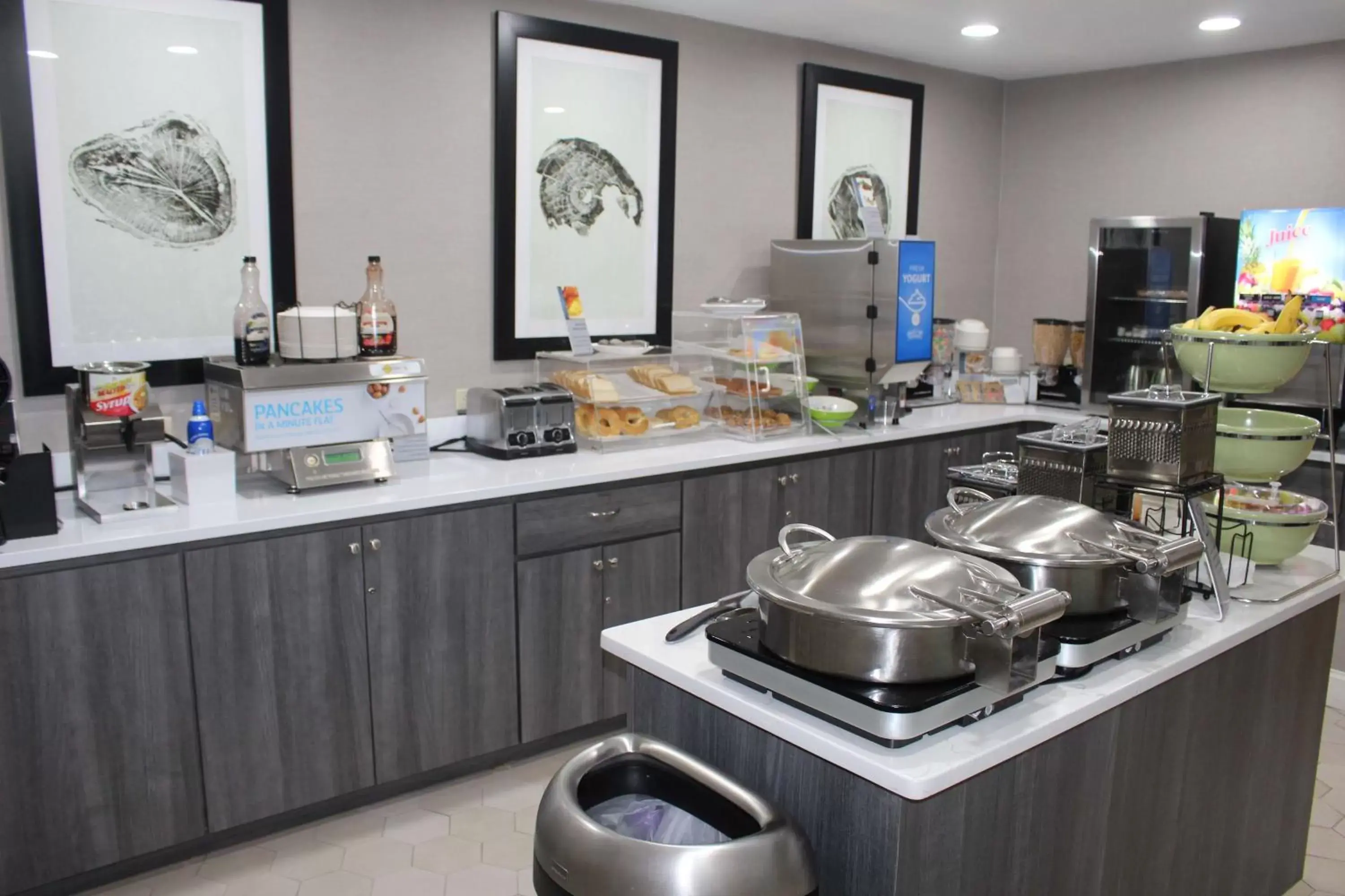 Restaurant/places to eat, Kitchen/Kitchenette in Best Western Heritage Inn and Suites