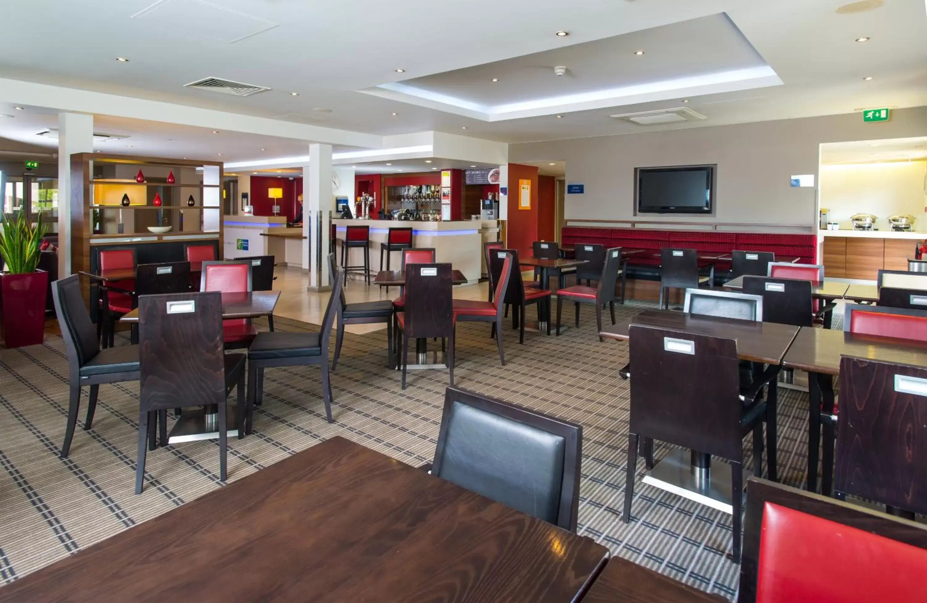 Restaurant/Places to Eat in Holiday Inn Express Birmingham Oldbury, an IHG Hotel