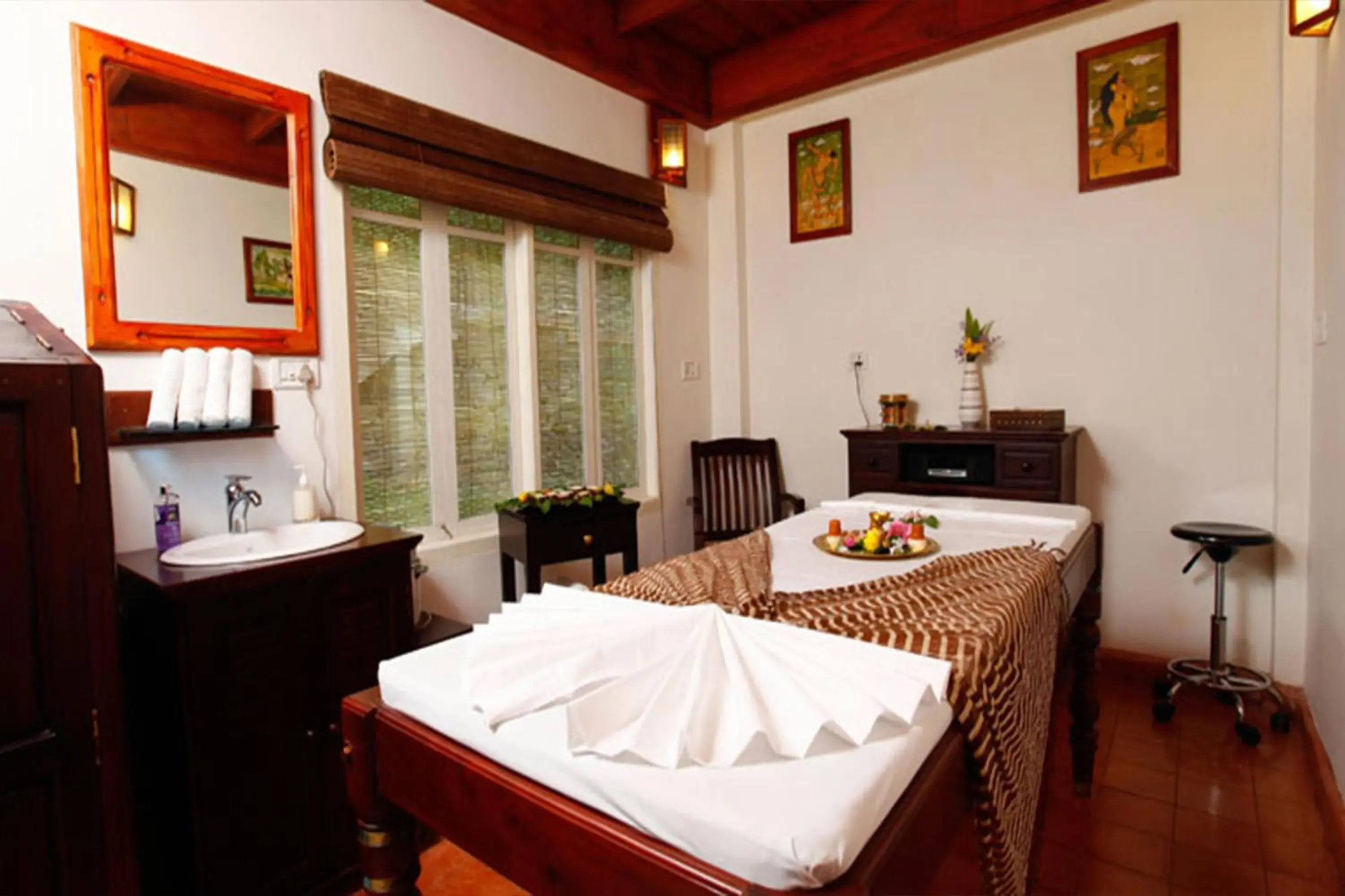 Massage, Restaurant/Places to Eat in Blackberry Hills Retreat And Spa