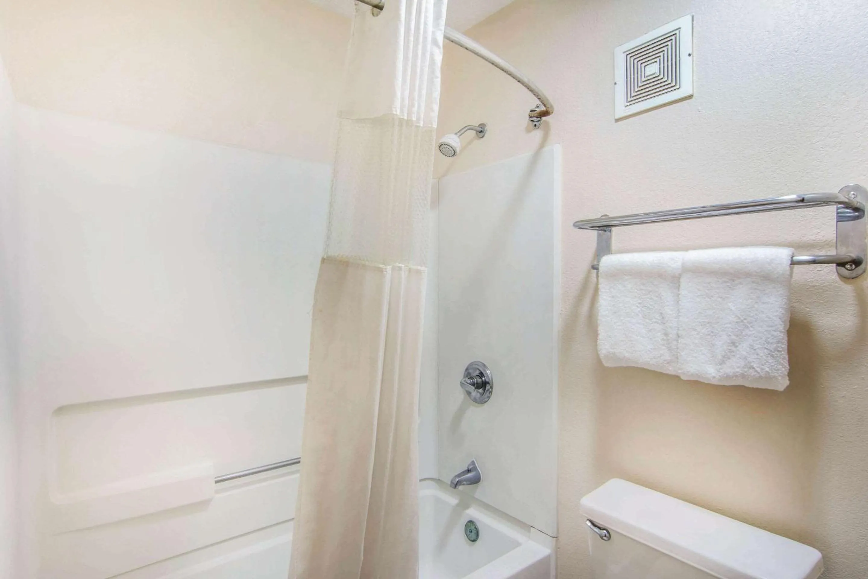 Bathroom in Rodeway Inn La Grange East