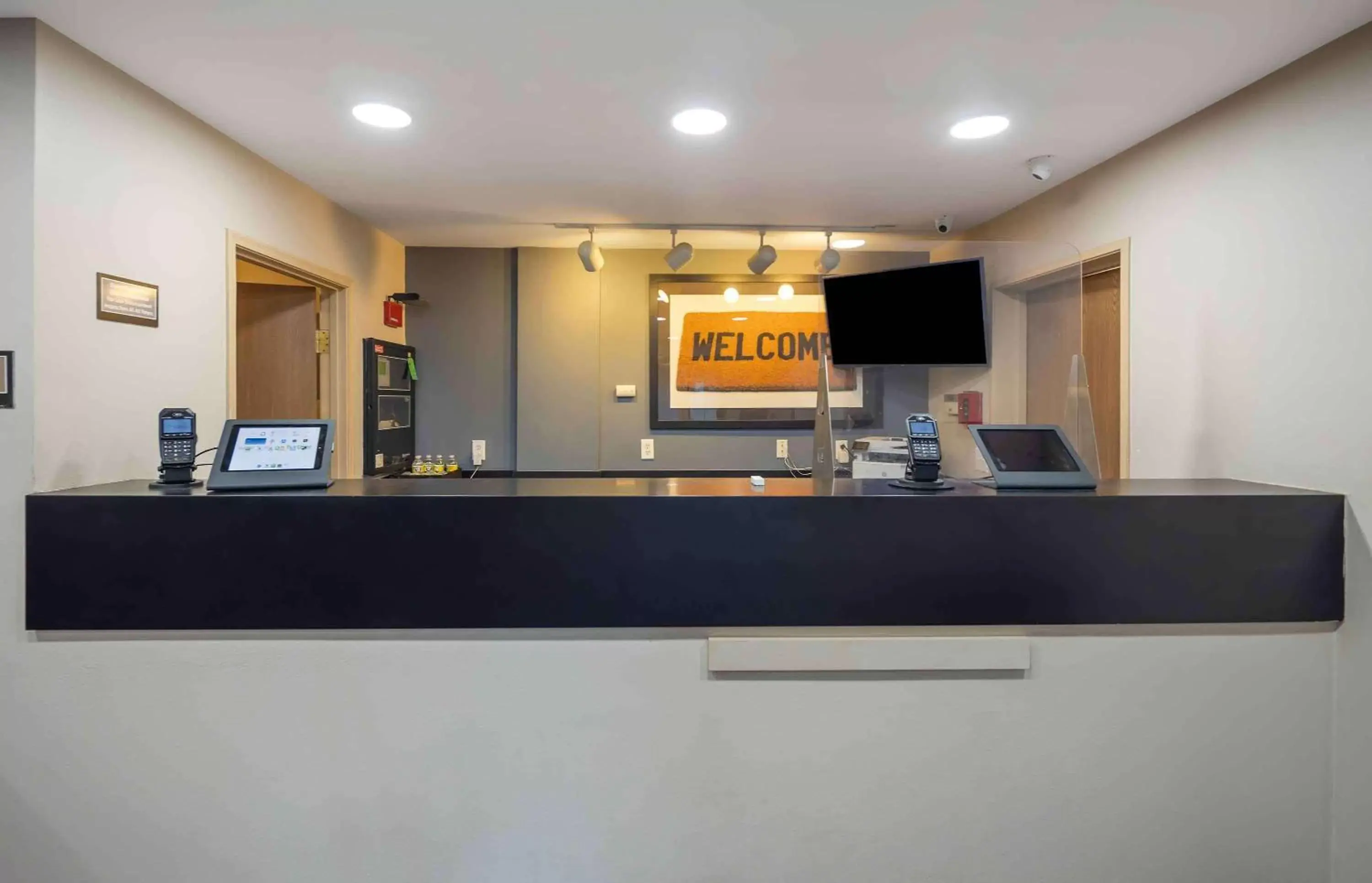 Lobby or reception, Kitchen/Kitchenette in Extended Stay America Suites - Anchorage - Midtown