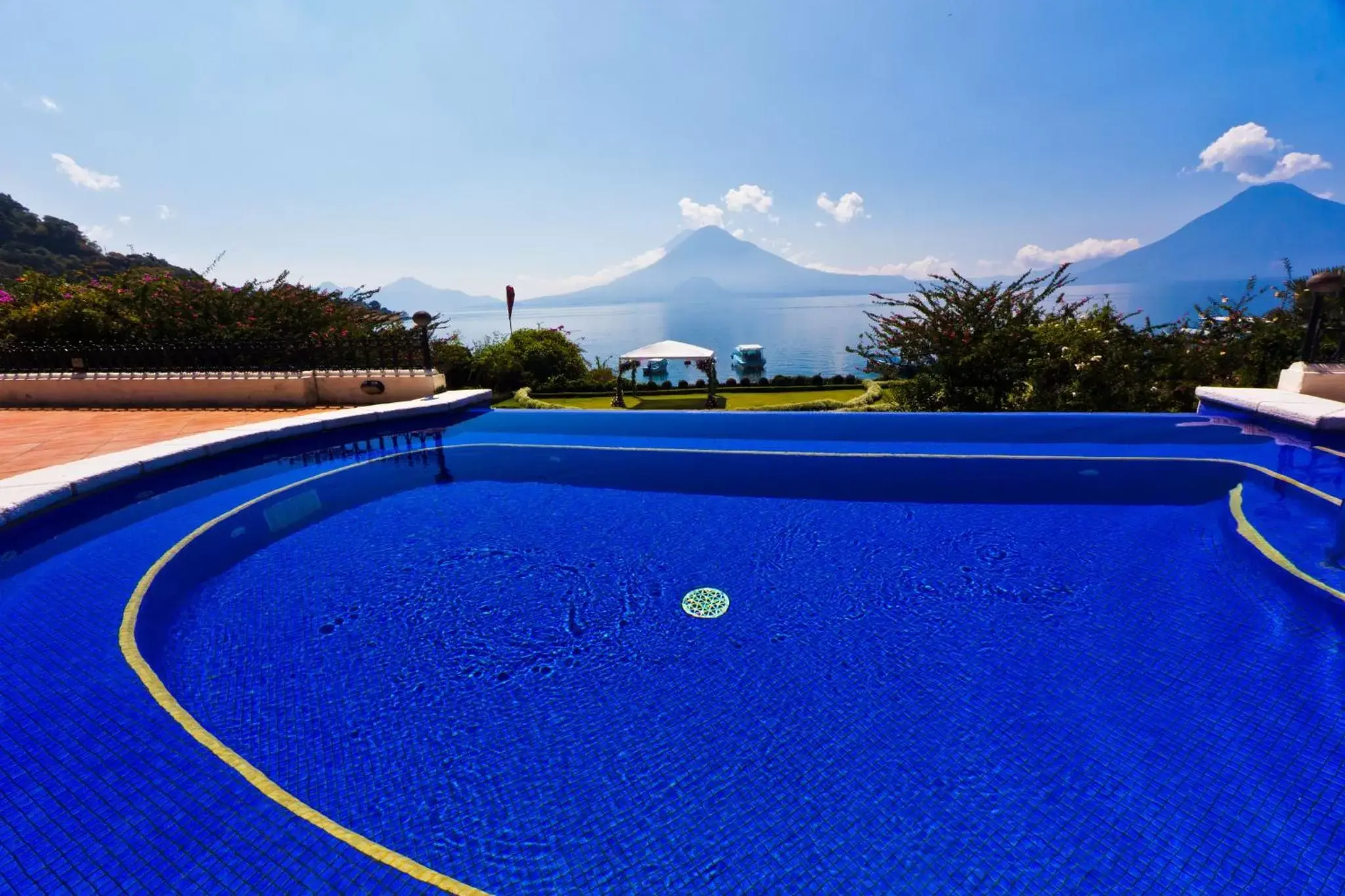 Pool view in Hotel Atitlan Pool view in Hotel Atitlan