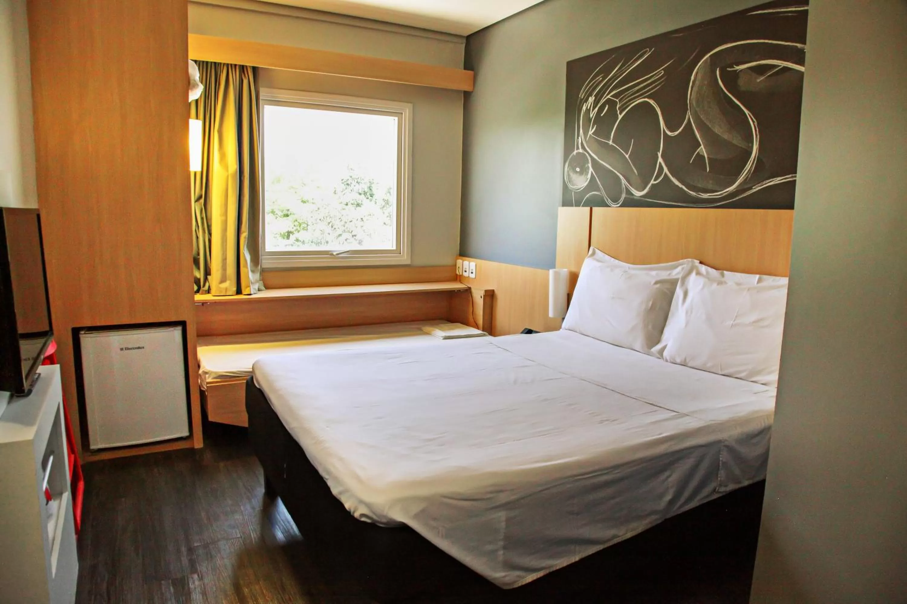 Photo of the whole room, Bed in Ibis Bacabal