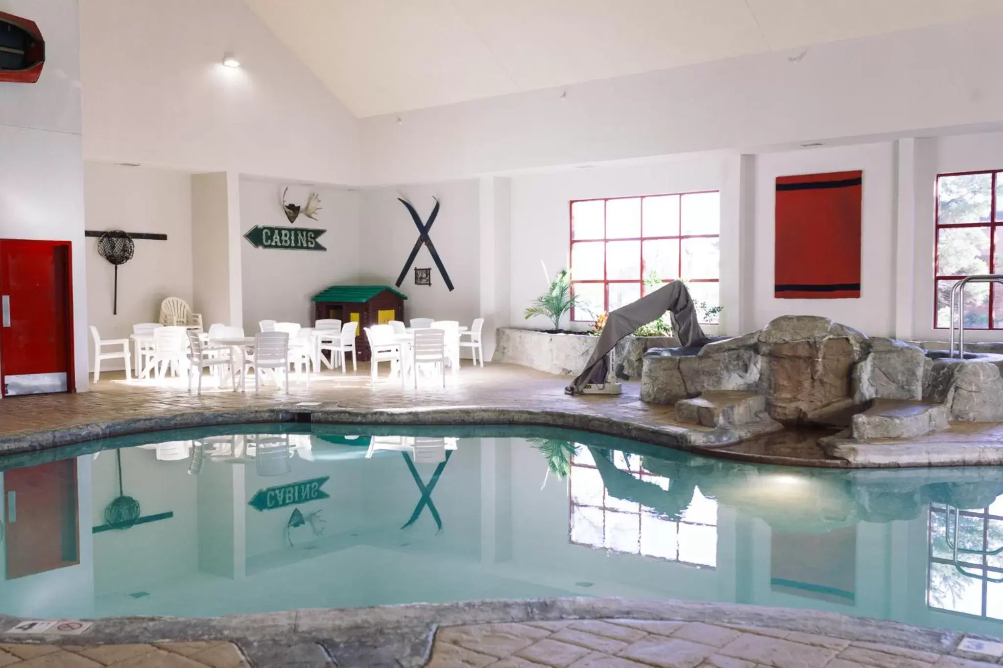Swimming Pool in Wildwood Lodge & Suites