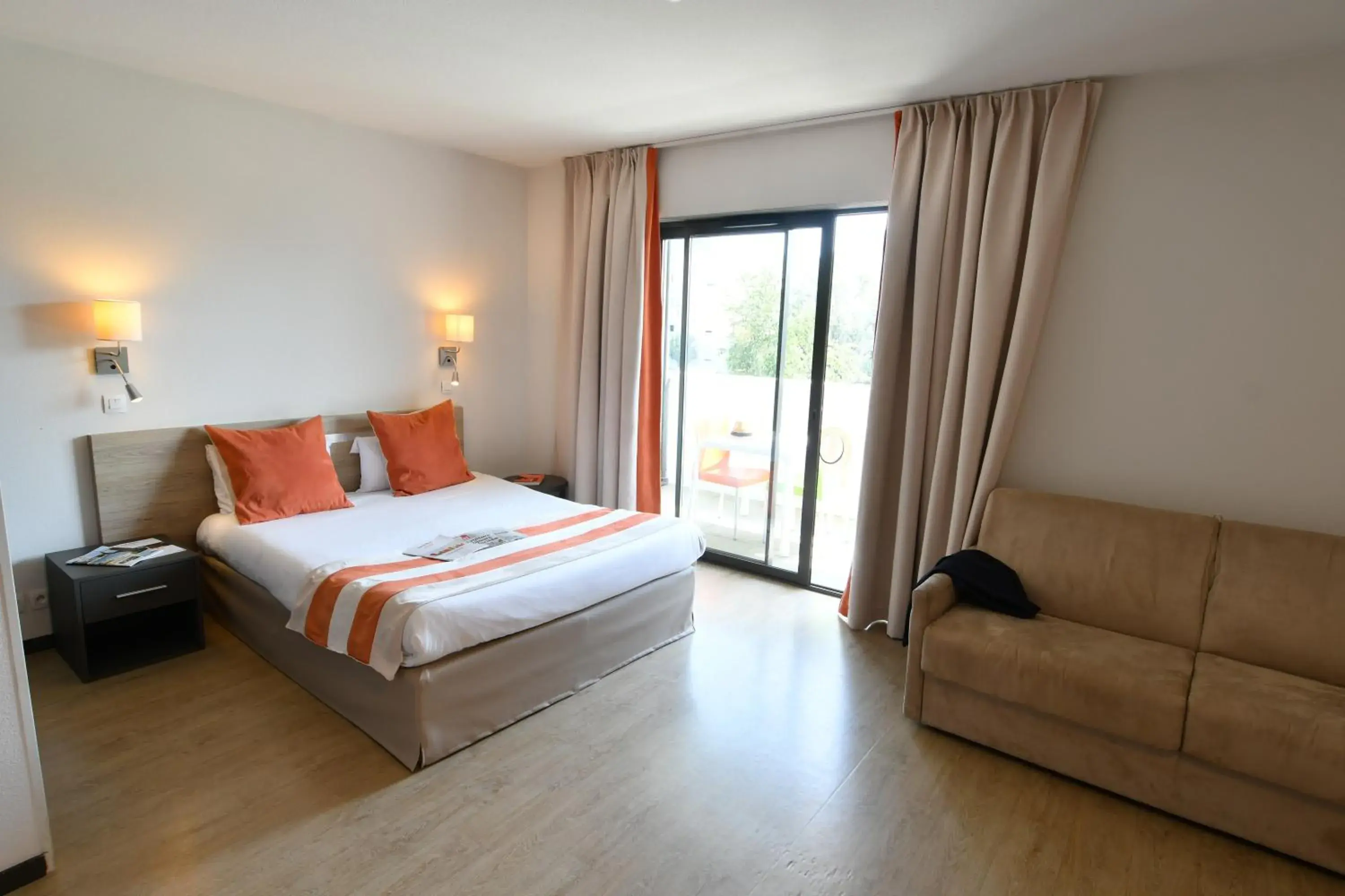 Photo of the whole room, Bed in Appart-Hôtel Mer & Golf City Bordeaux - Bruges