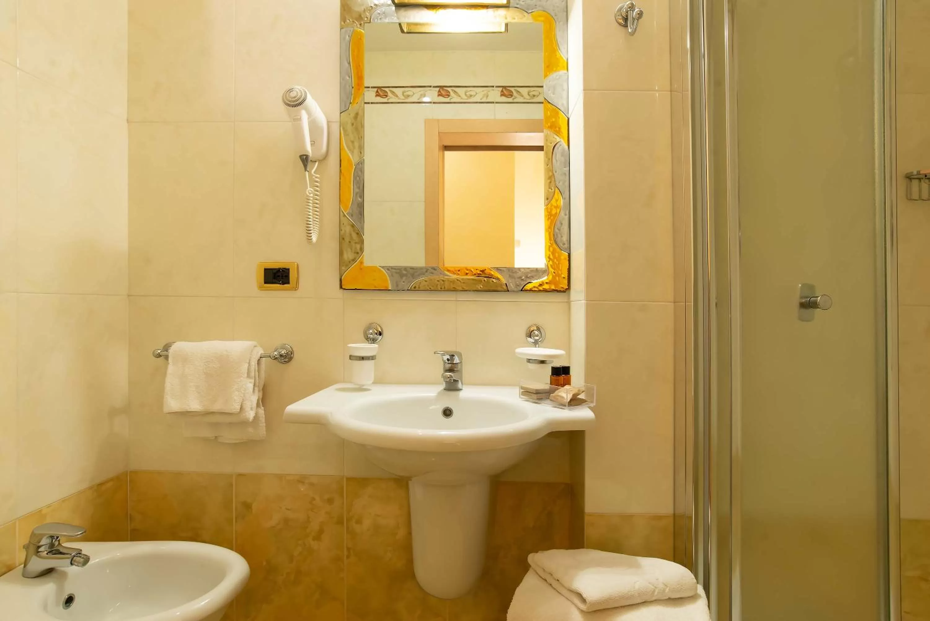 Shower in Hotel Alba Palace