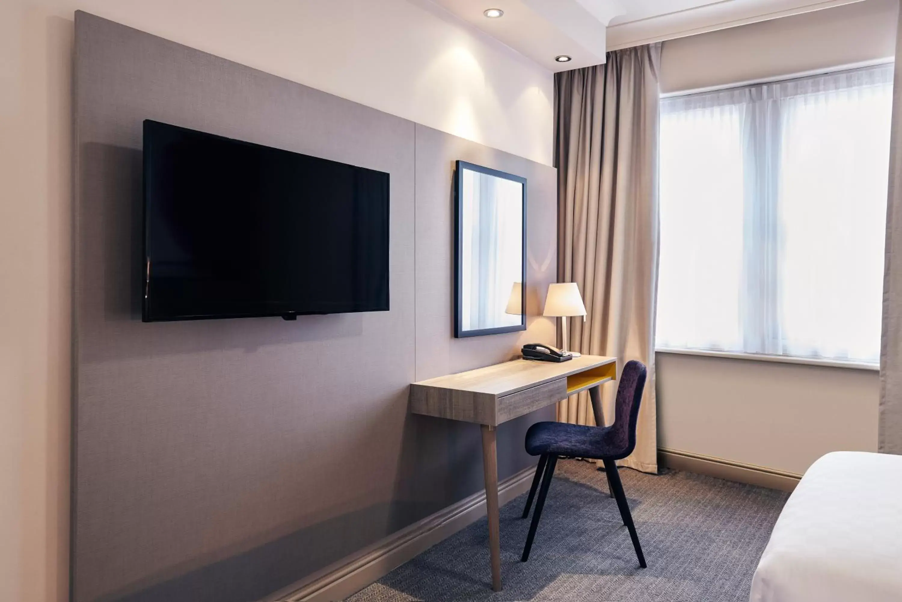 TV and multimedia, TV/Entertainment Center in Mercure Exeter Rougemont Hotel