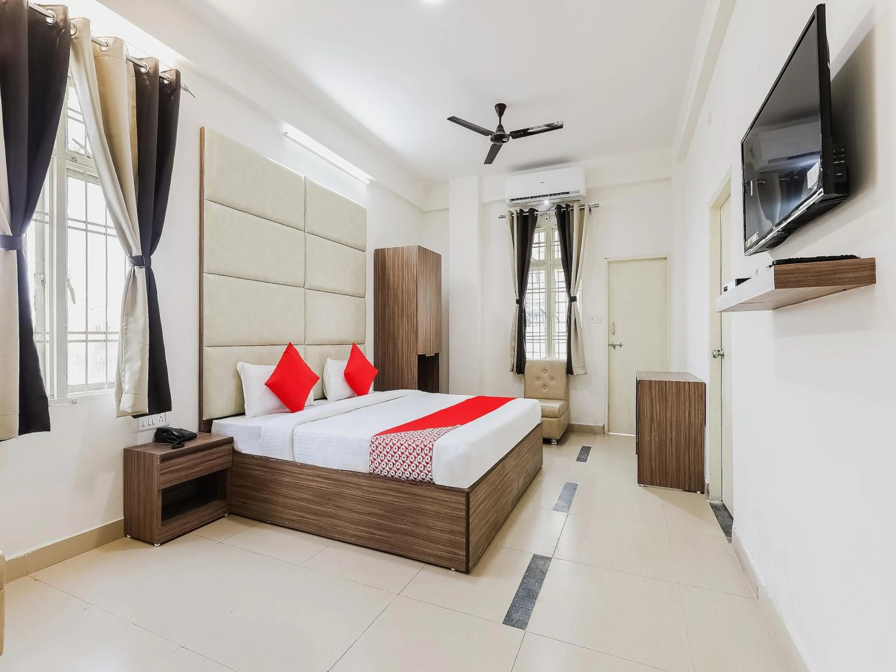 Bedroom, Bed in Tunez