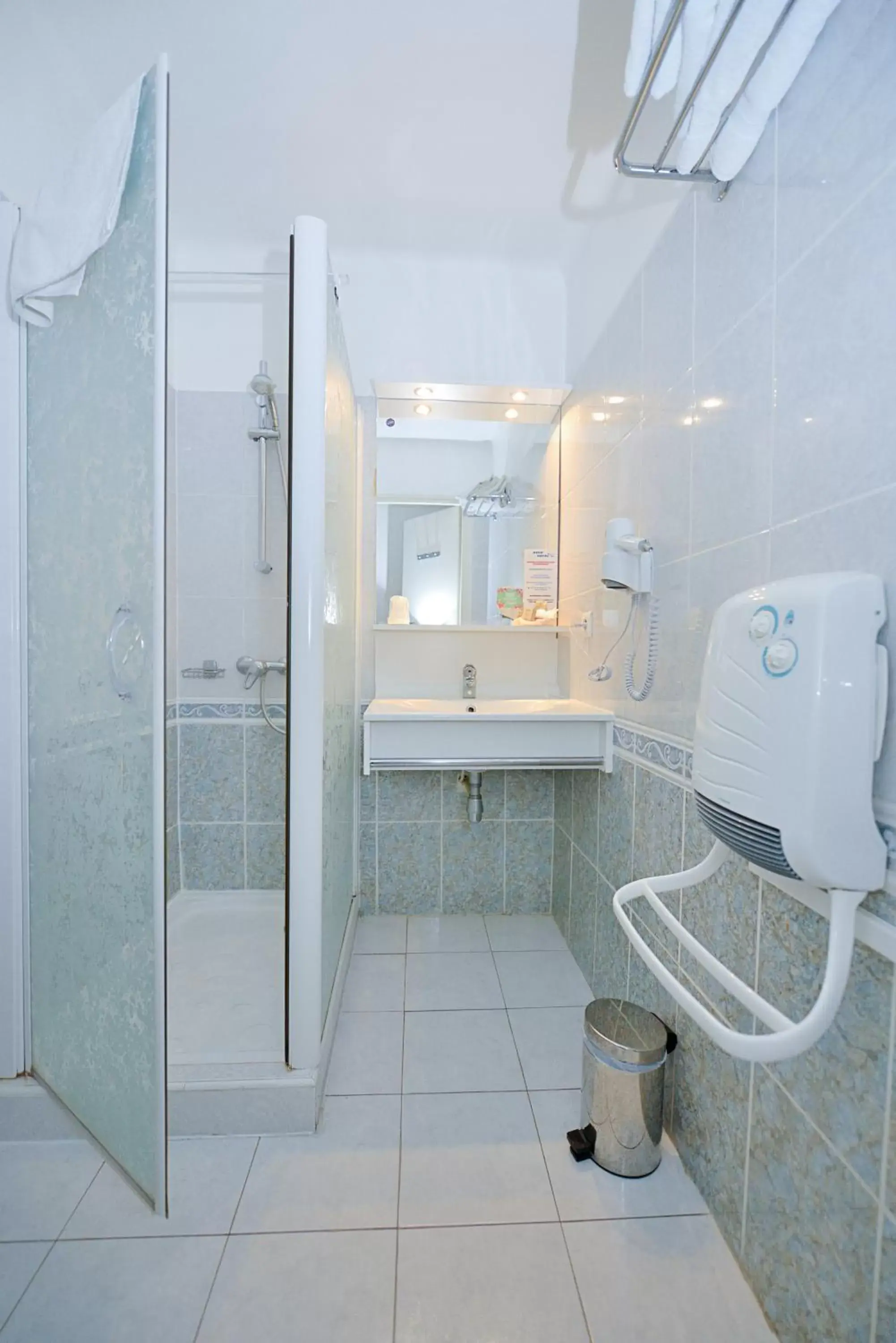 Shower, Bathroom in Azur Hotel