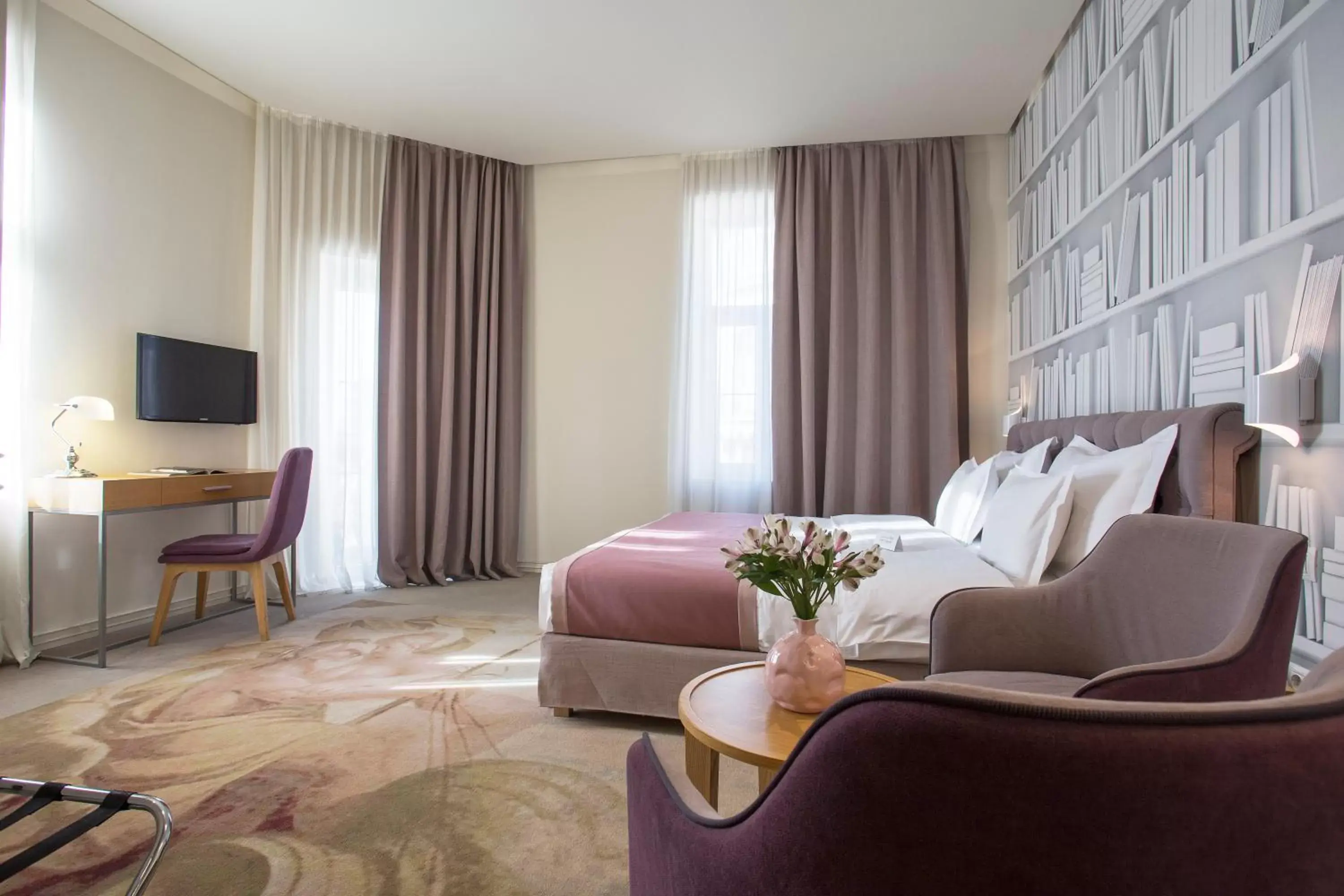 Bed, Seating Area in Jump INN Hotel Belgrade