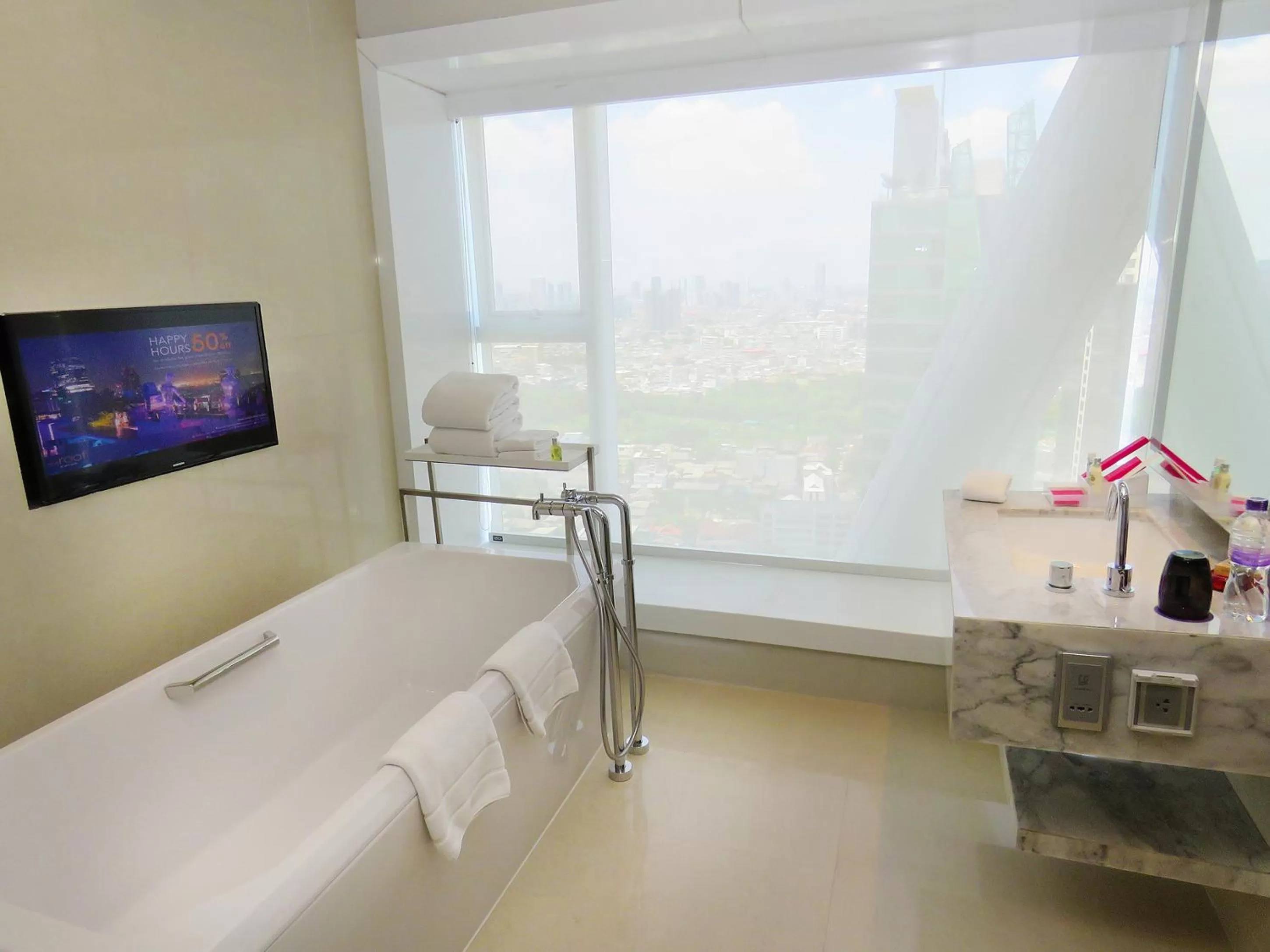 Bathroom, Bed in Mode Sathorn Hotel - SHA Extra Plus