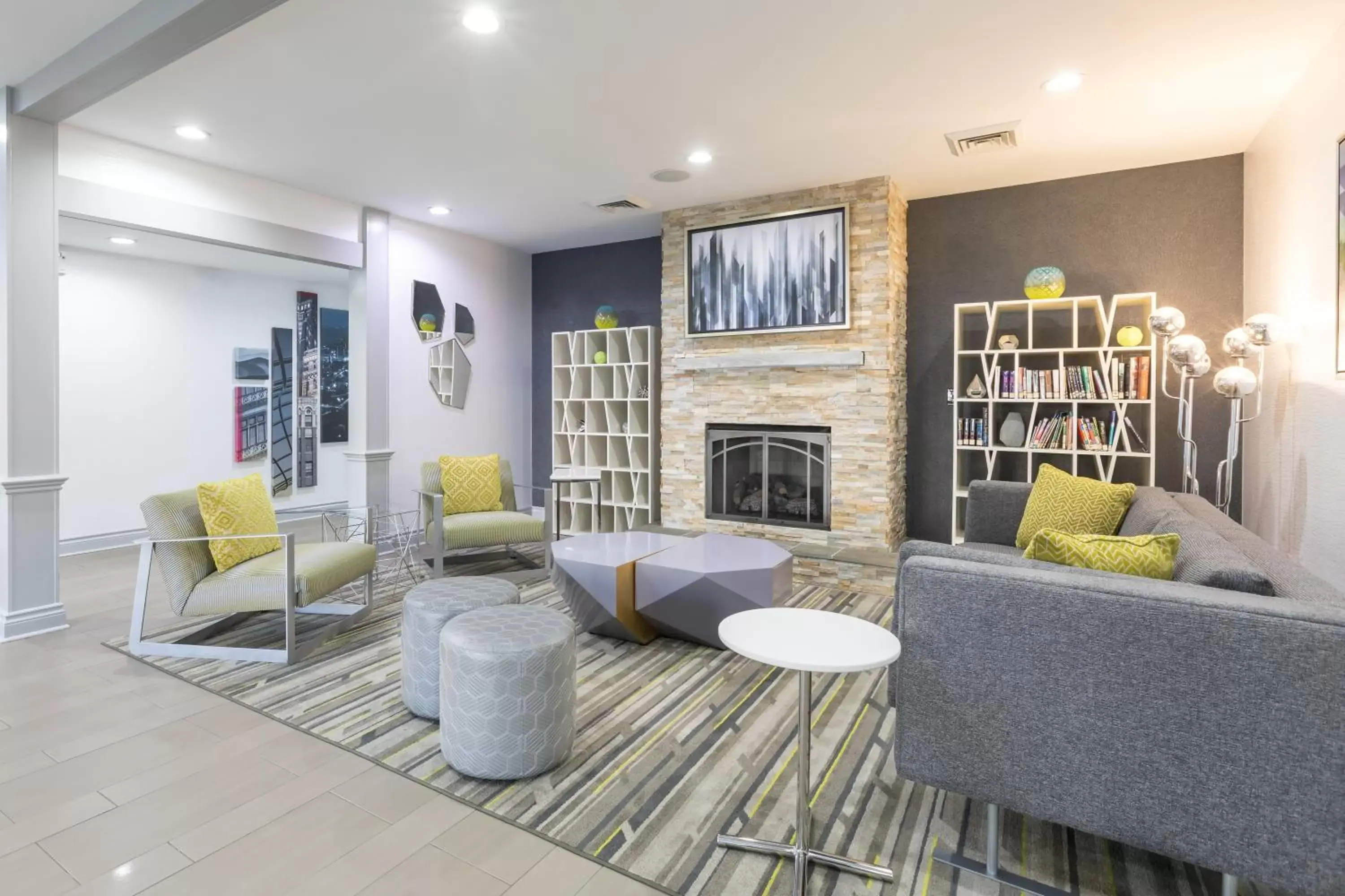 Lobby or reception, Seating Area in Country Inn & Suites by Radisson, Asheville Downtown Tunnel Road, NC