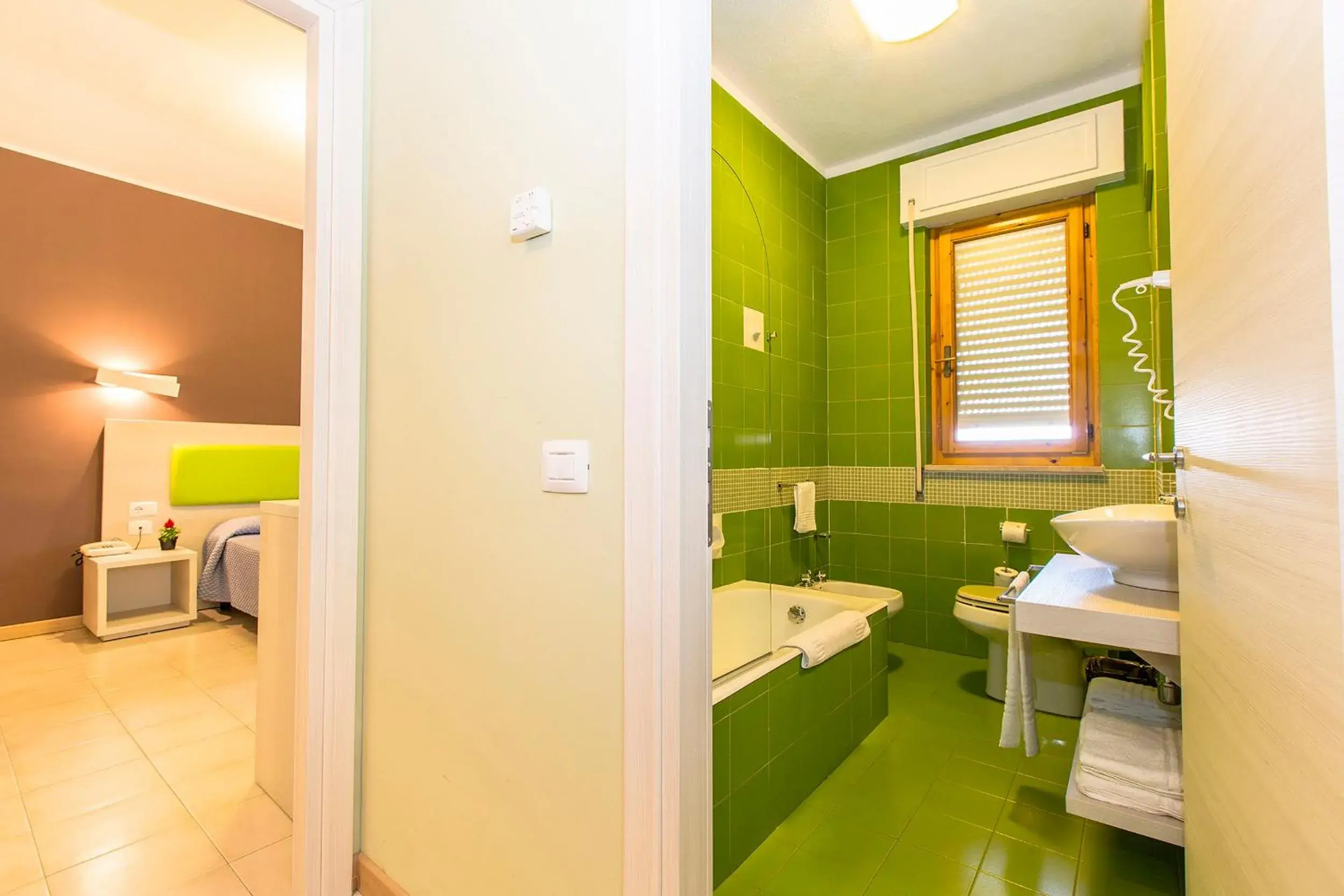 Bed, Bathroom in Hotel Residence Ulivi E Palme