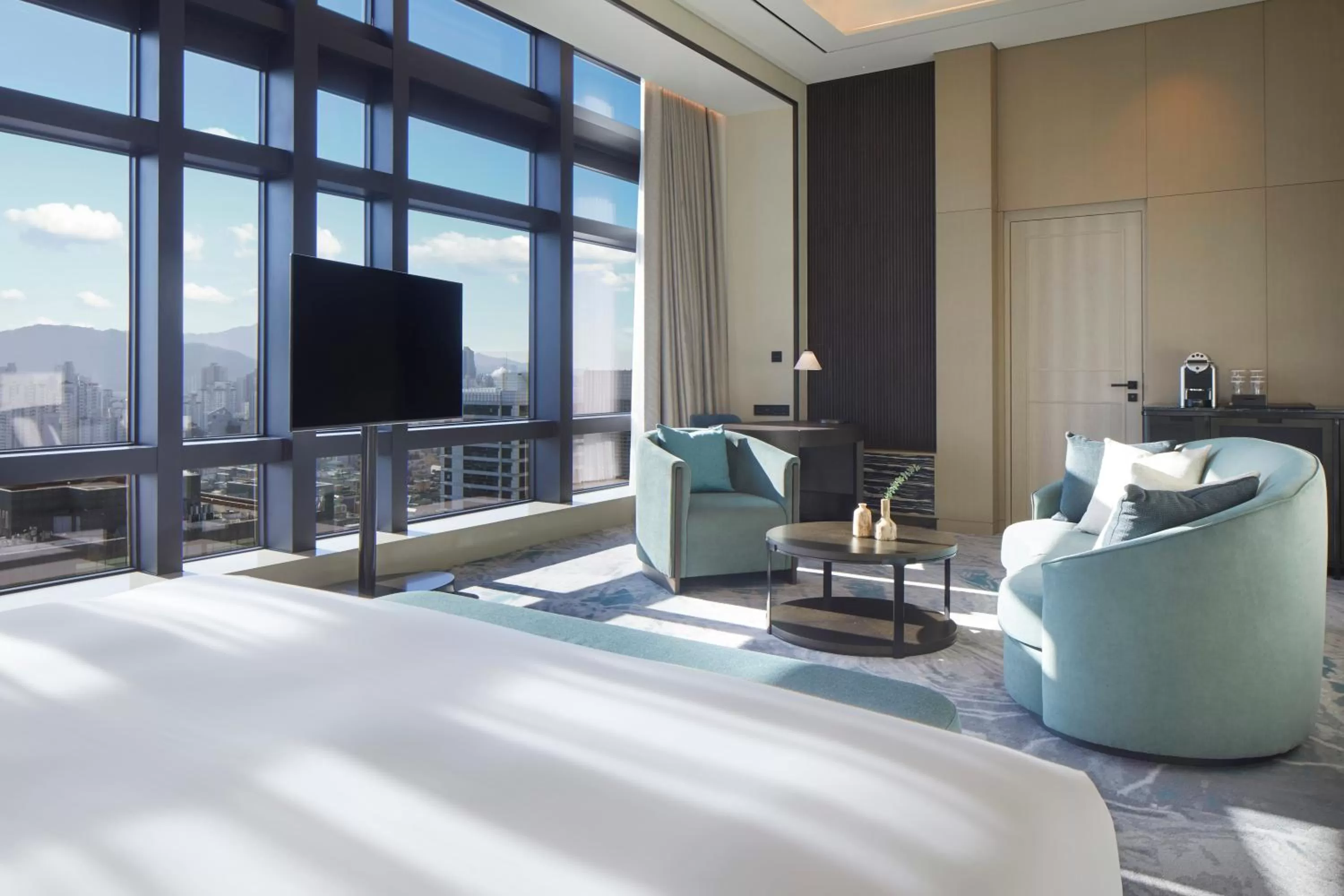 Photo of the whole room, Bed in Grand InterContinental Seoul Parnas by IHG