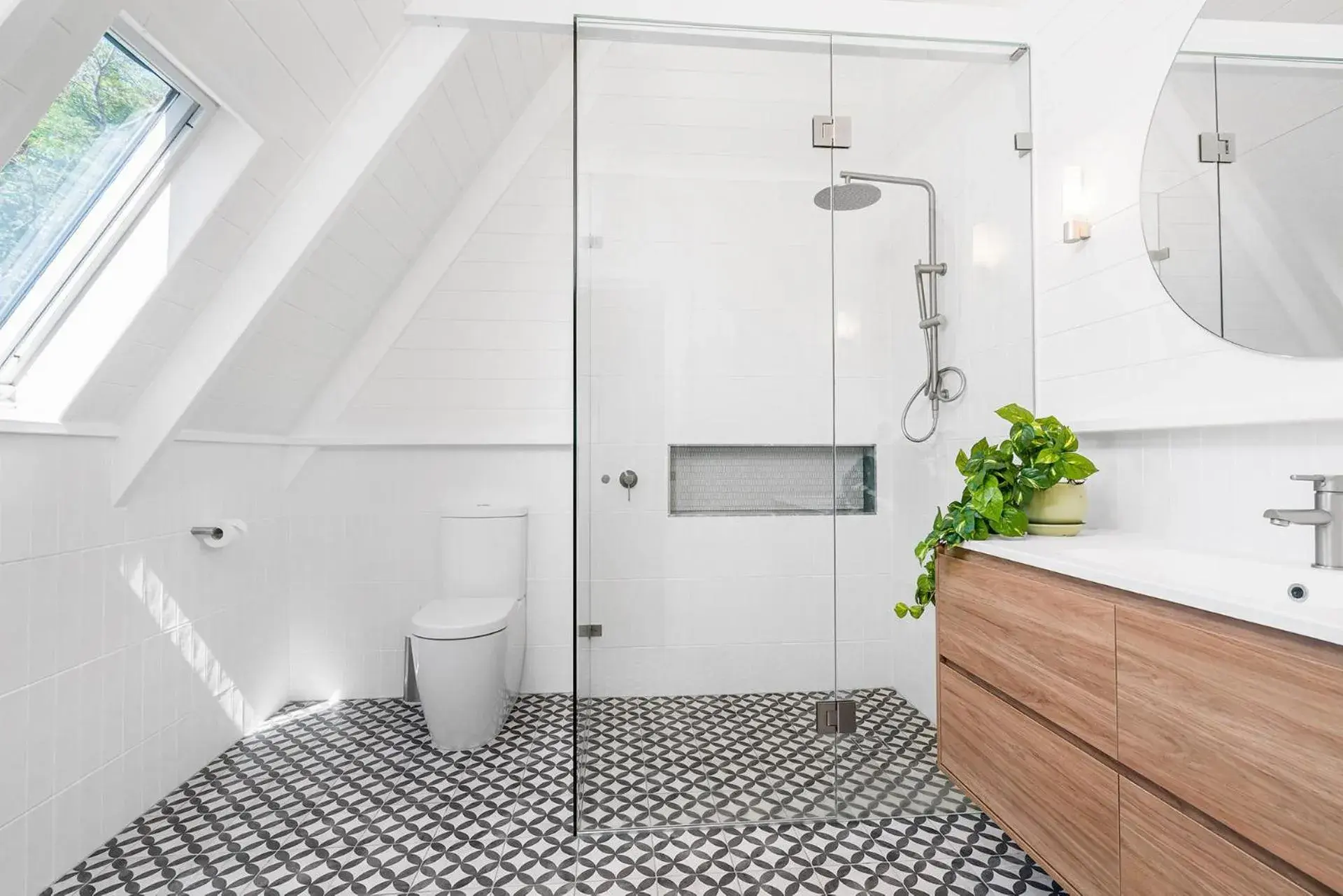 Shower, Bathroom in A PERFECT STAY - Longhouse