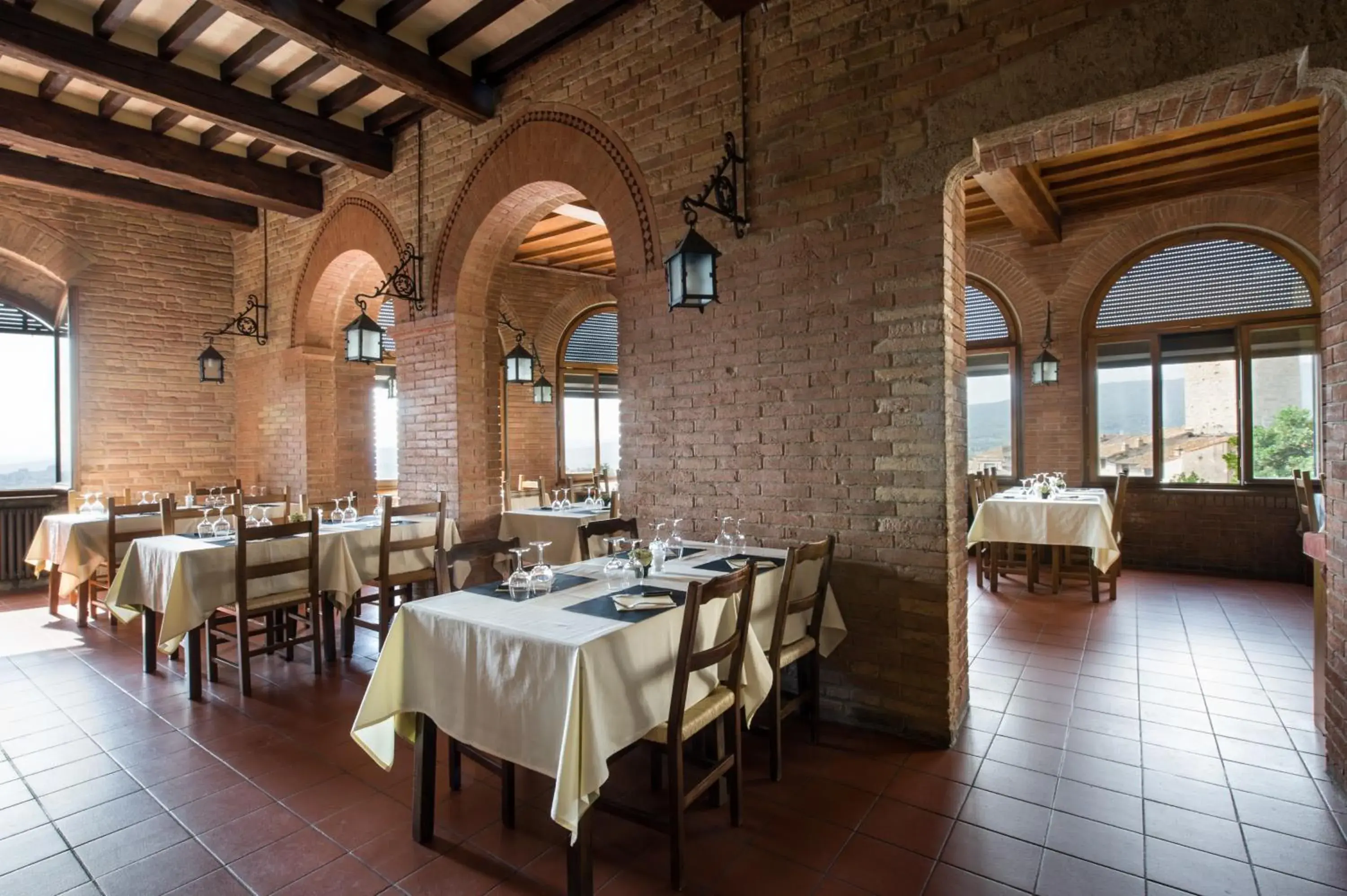 Restaurant/Places to Eat in Hotel La Cisterna