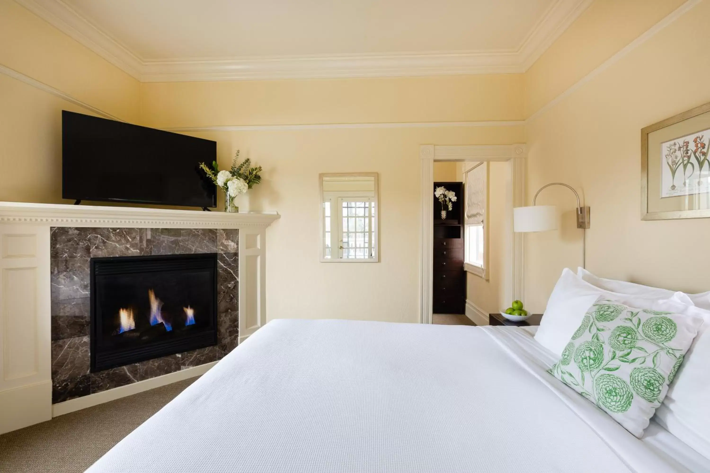 Bed in Healdsburg Inn on the Plaza, A Four Sisters Inn Bed in Healdsburg Inn on the Plaza, A Four Sisters Inn