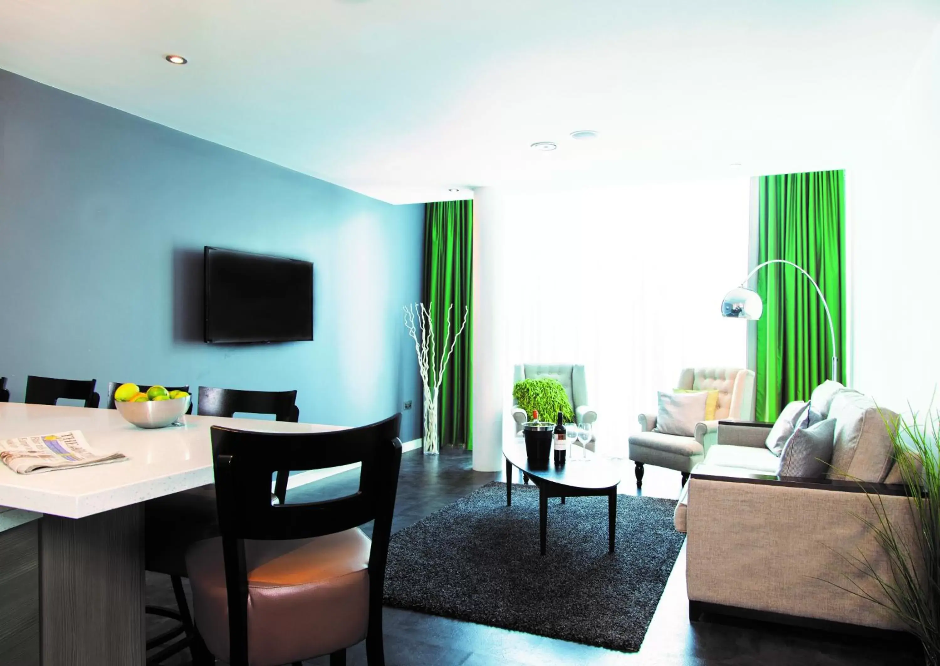 One-Bedroom Luxe (5 Adults) in EPIC Apartments Seel Street One-Bedroom Luxe (5 Adults) in EPIC Apartments Seel Street