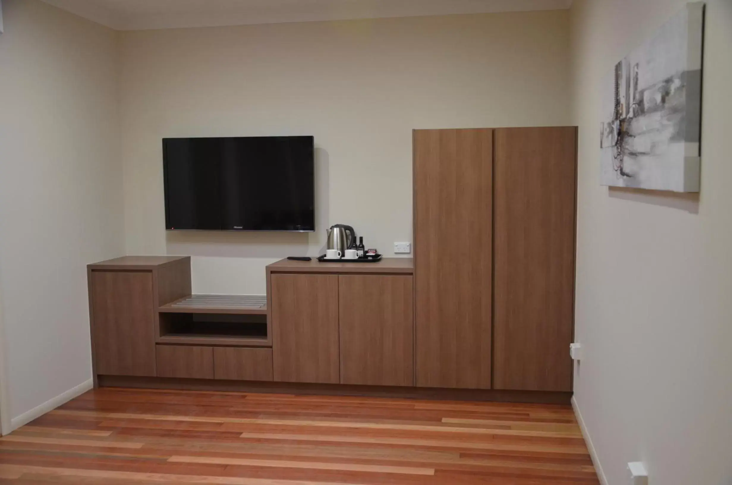 Photo of the whole room, TV/Entertainment Center in The Australian Hotel Motel