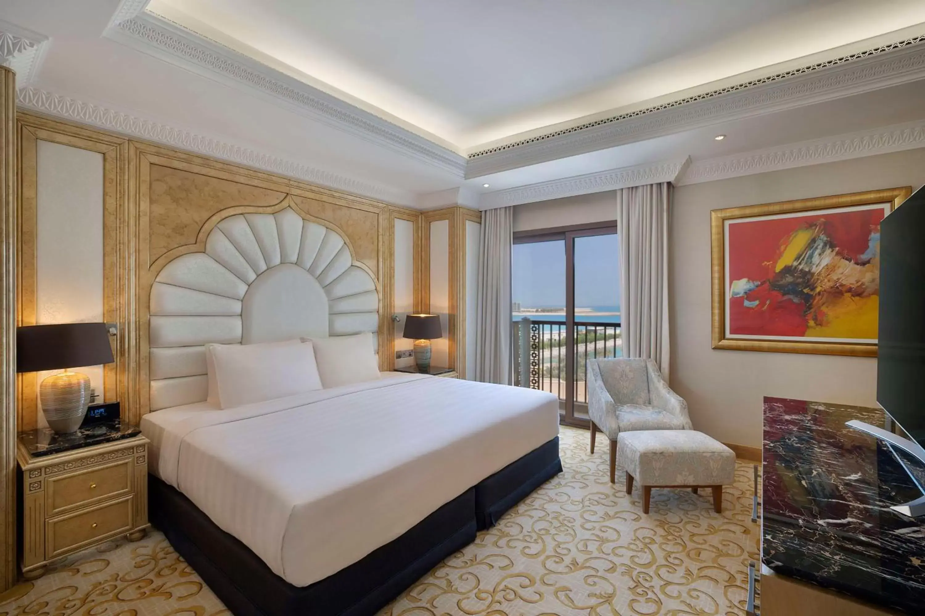 Bed in DoubleTree by Hilton Resort & Spa Marjan Island