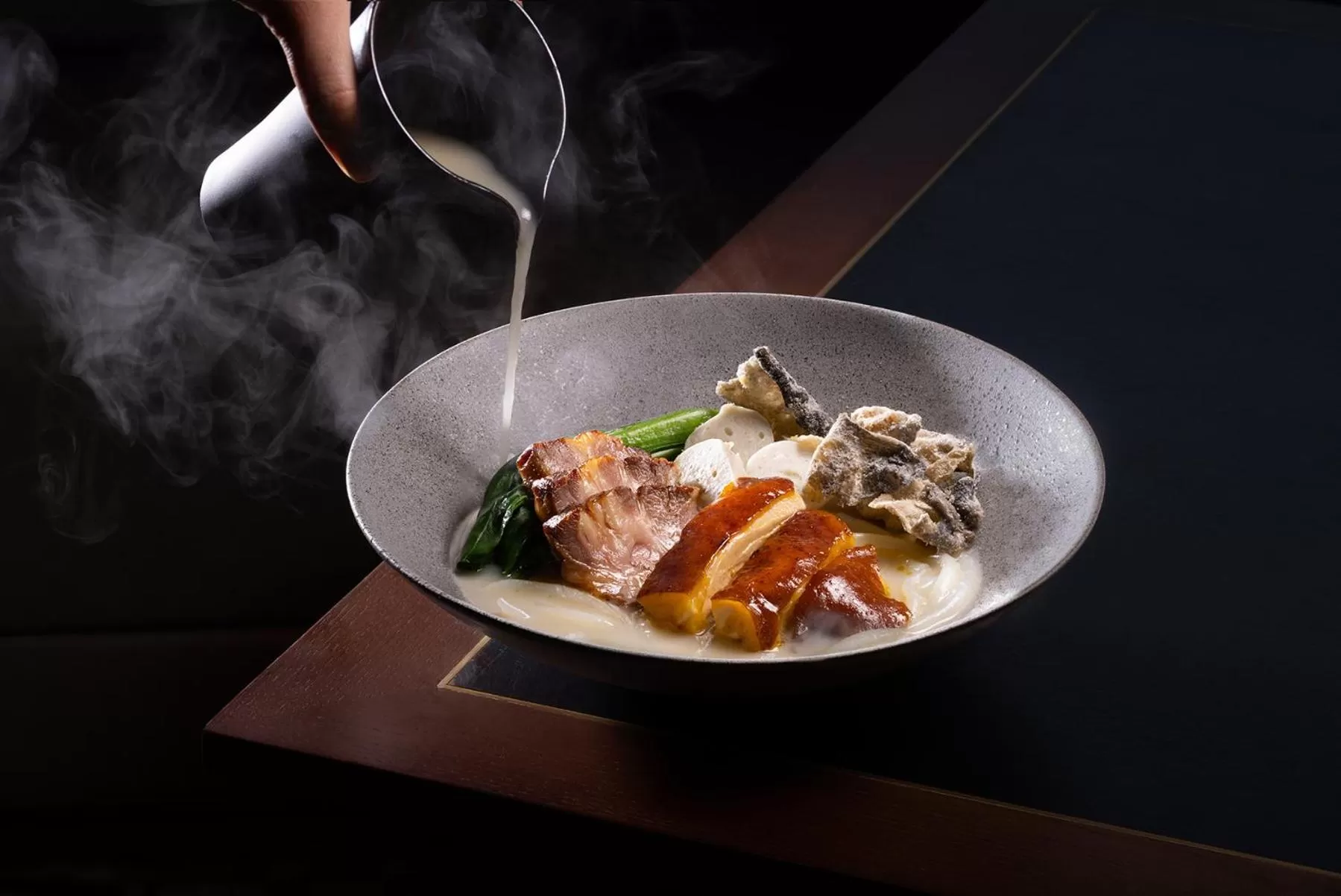 Restaurant/places to eat in Oasis Aurum 181 Hotel