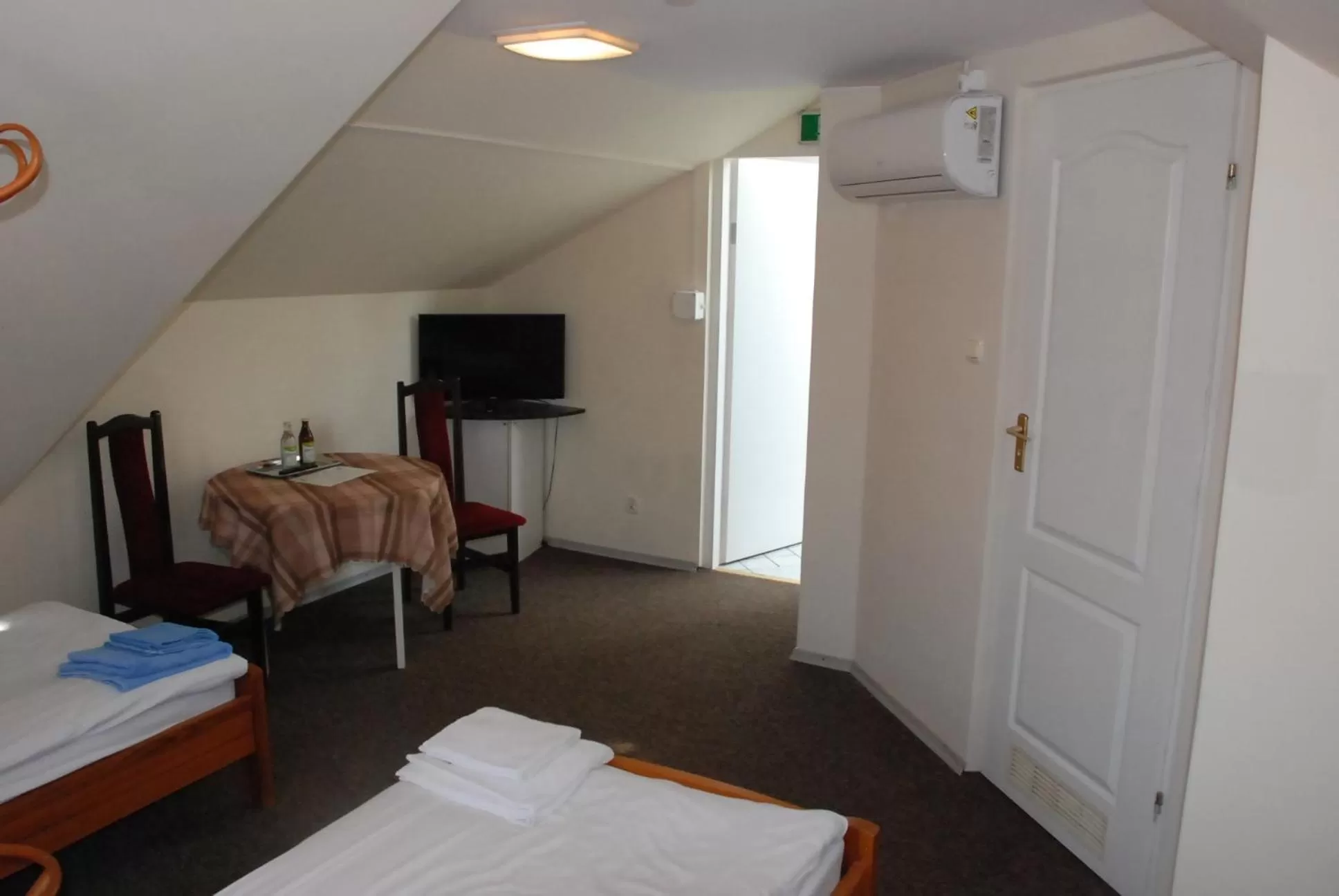 Bed in Hotelik Manhatan