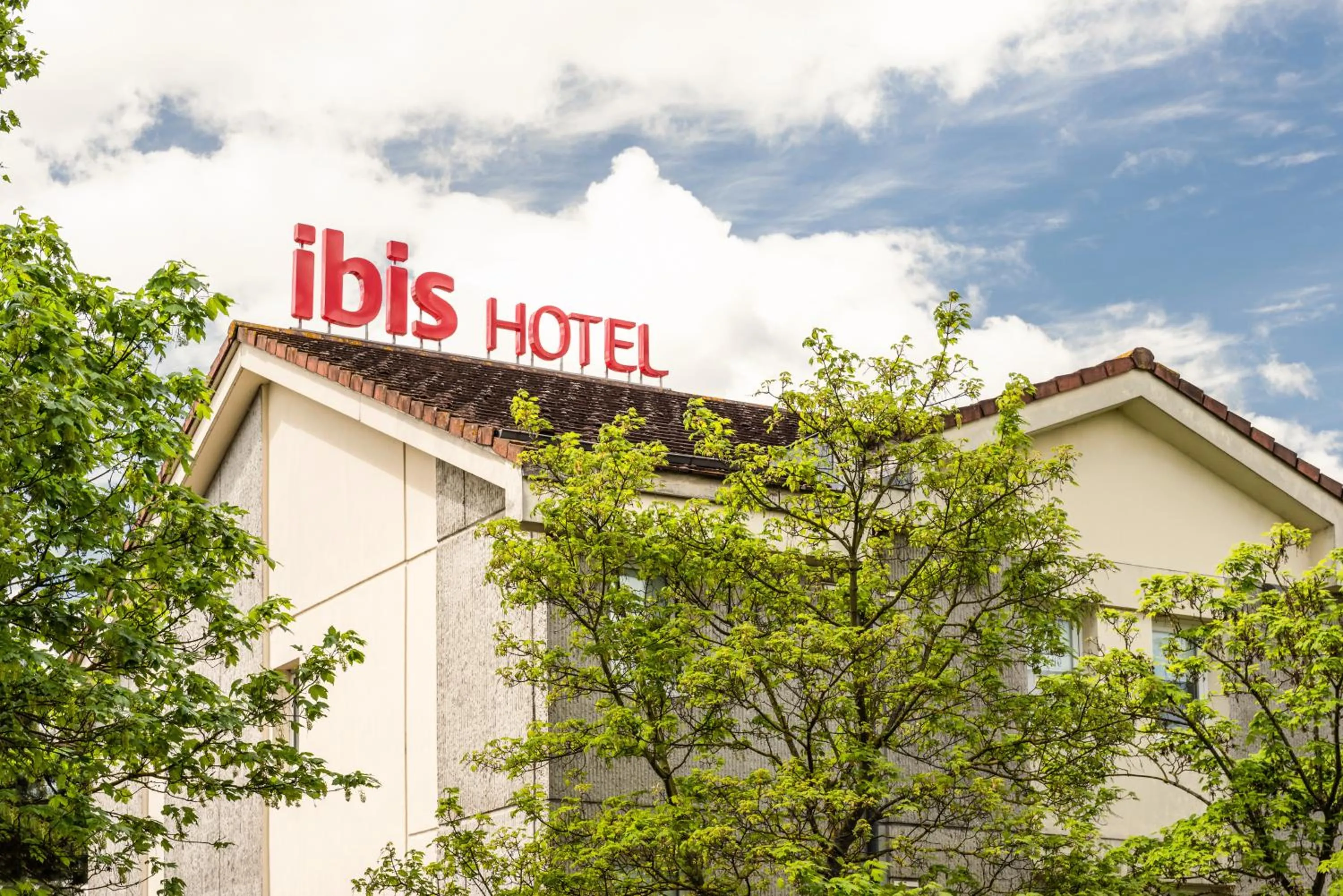 Property logo or sign in ibis Cergy Pontoise Le Port