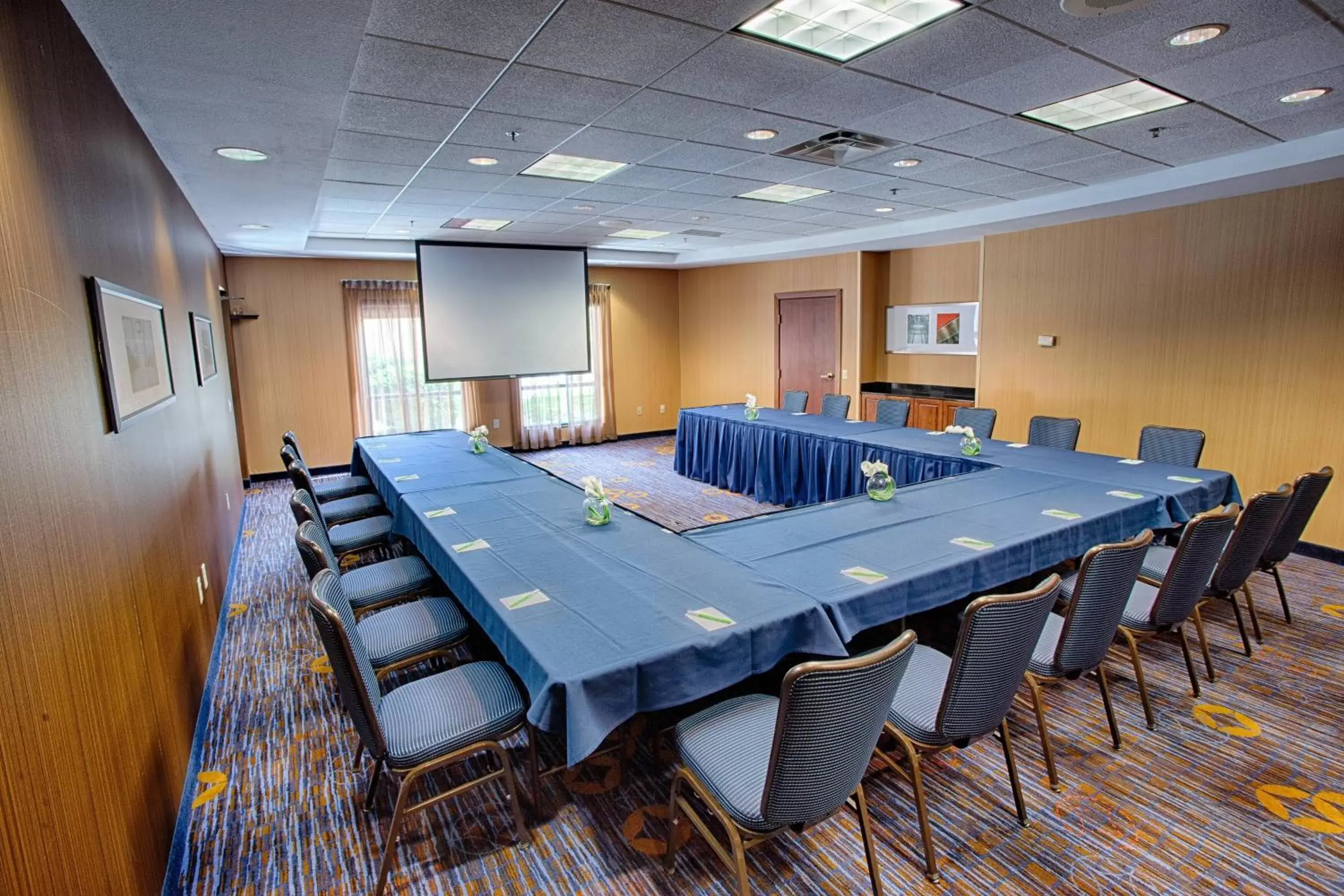 Meeting/conference room in Courtyard Fargo Moorhead, MN