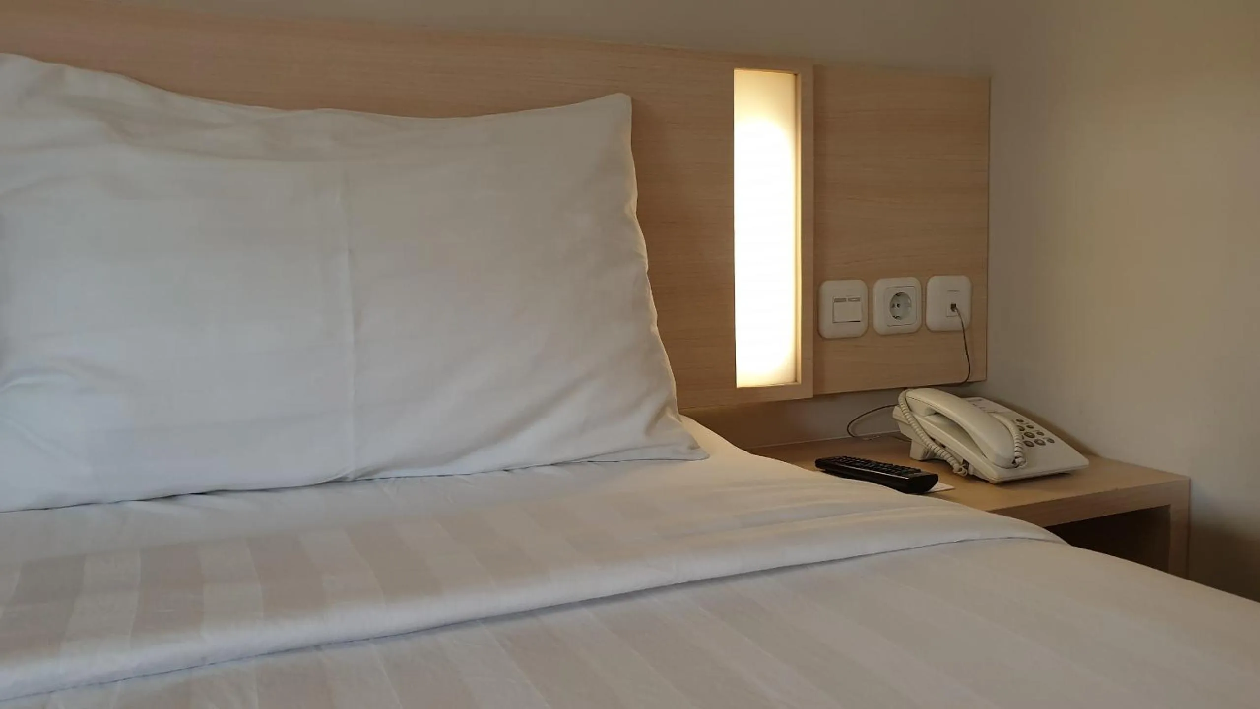 Bed in BIZ HOTEL City Center