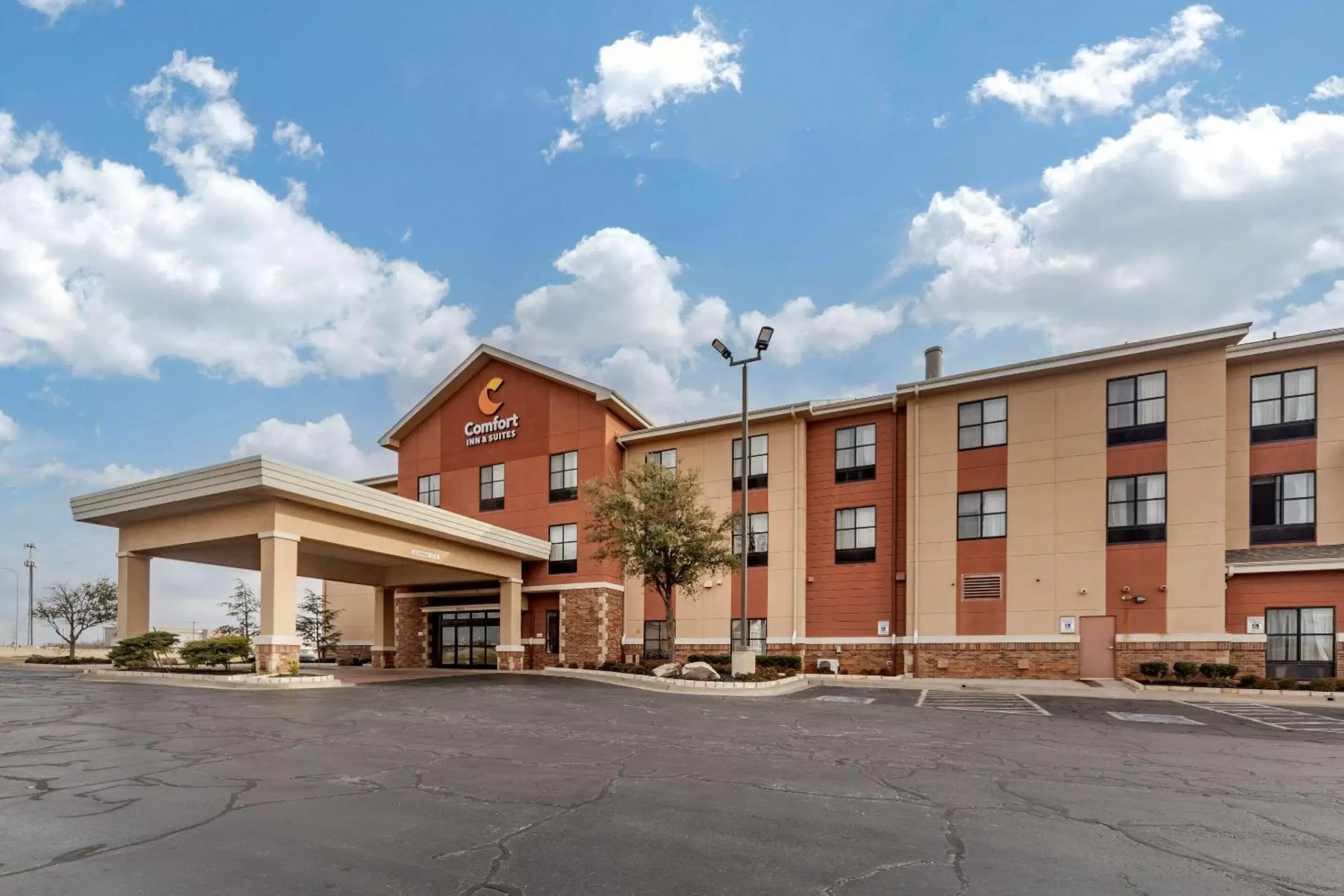 Property Building in Comfort Inn & Suites Shawnee North near I-40