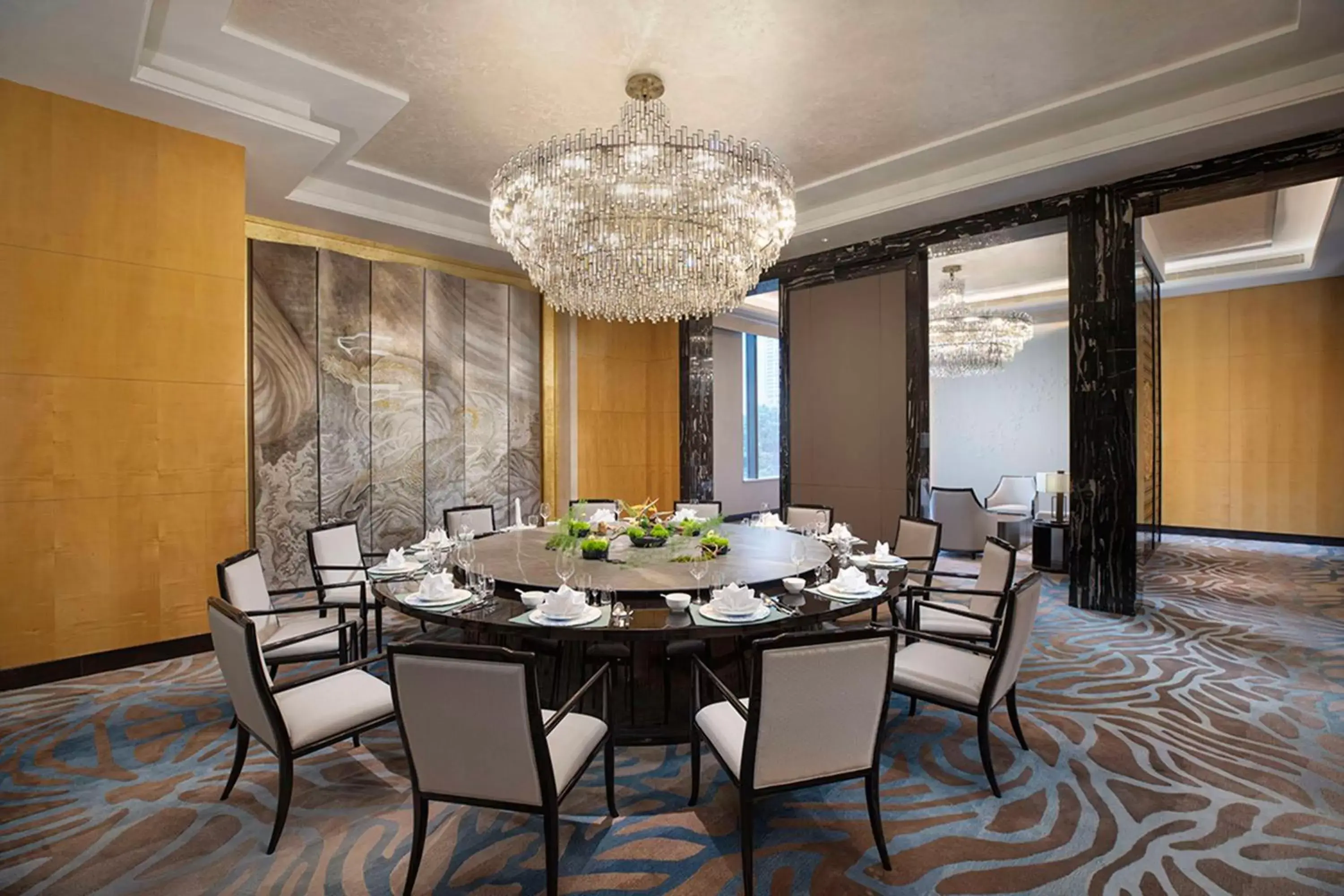 Restaurant/places to eat, Dining Area in Hilton Nanjing