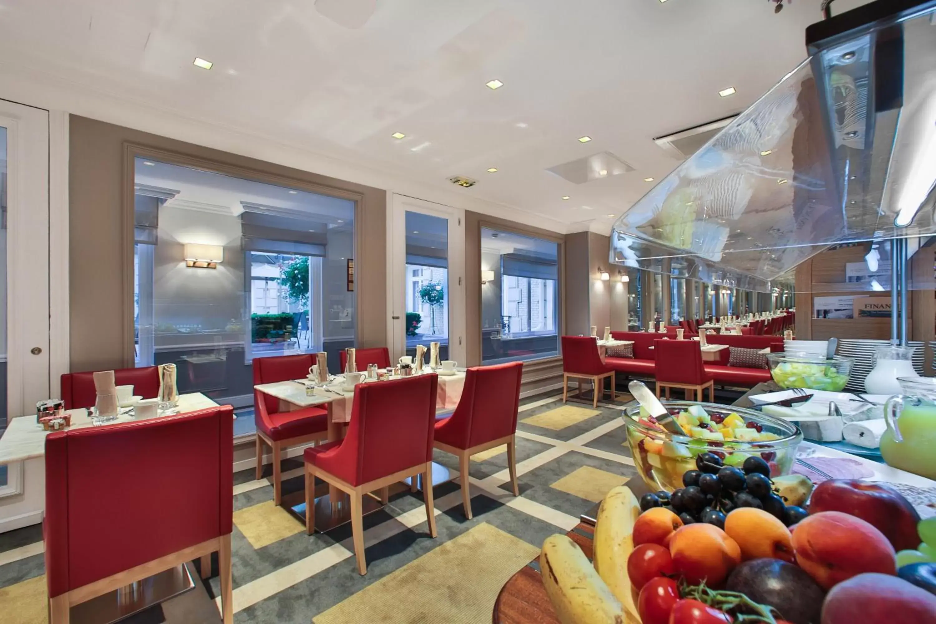 Restaurant/Places to Eat in Fraser Suites Le Claridge Champs-Elysées