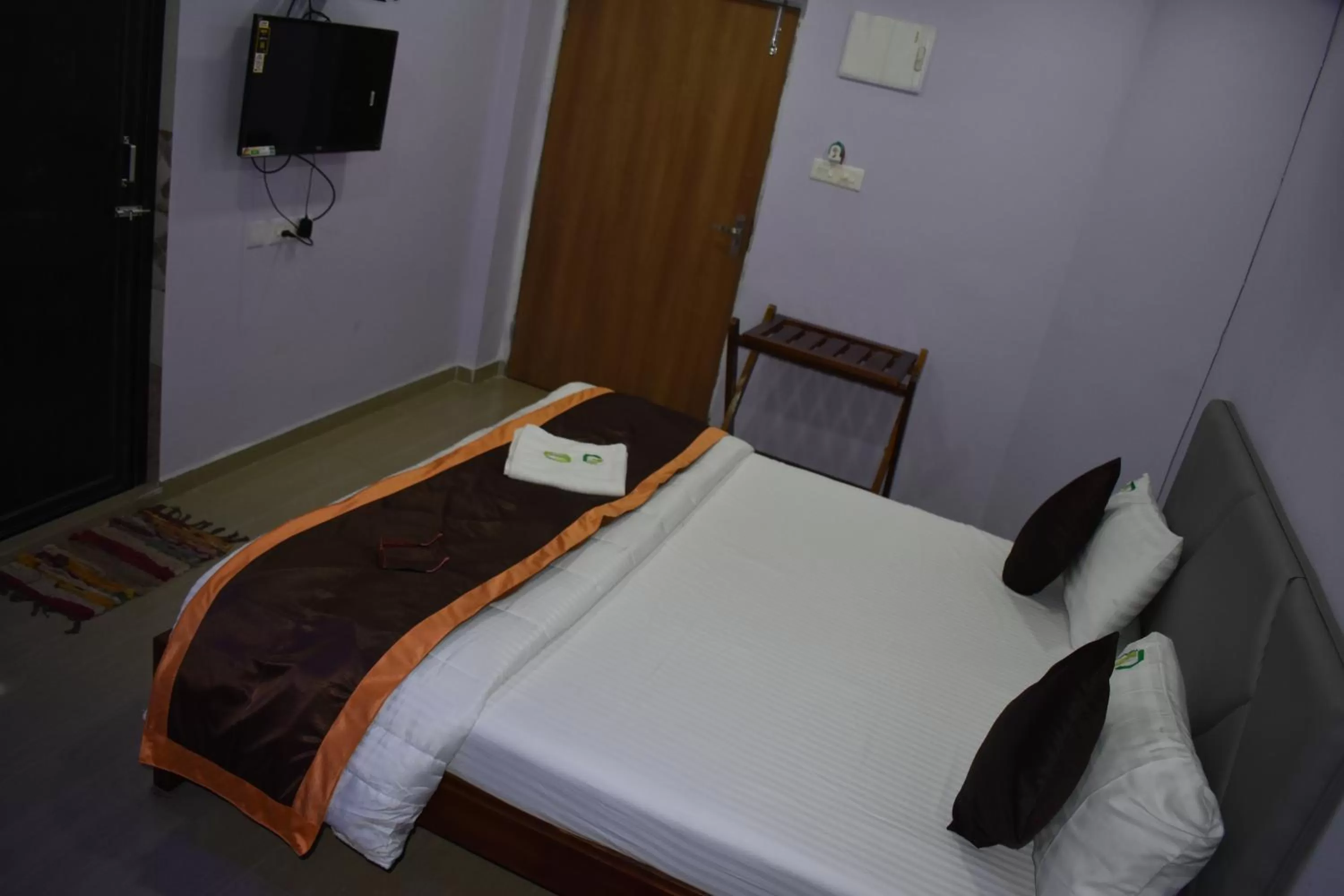 View (from property/room), Bed in HOTEL PURI GREENS