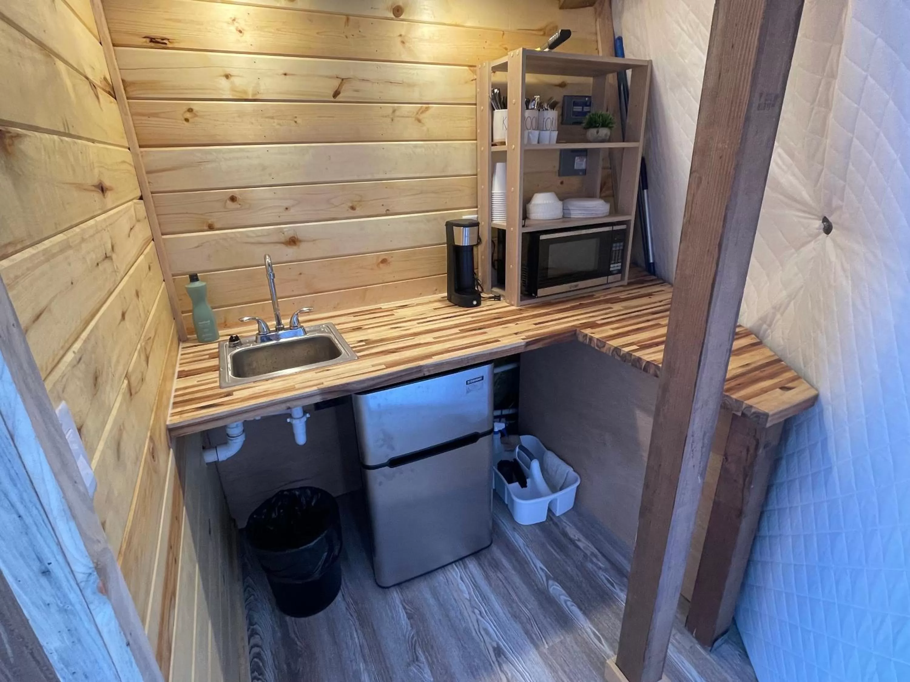 Coffee/tea facilities, Kitchen/Kitchenette in Canyon Rim Domes - A Luxury Glamping Experience!!