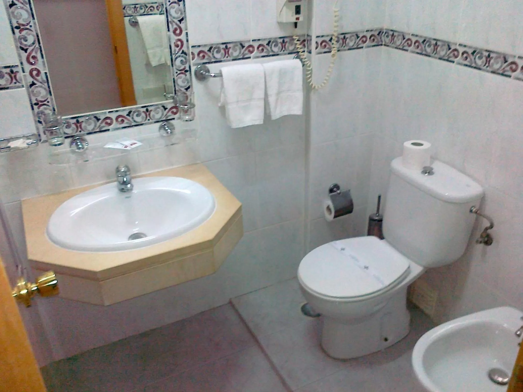 Bathroom in Real Caparica Hotel