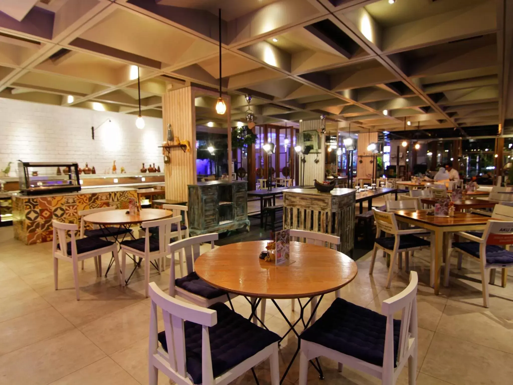 Restaurant/Places to Eat in THE 1O1 Bandung Dago