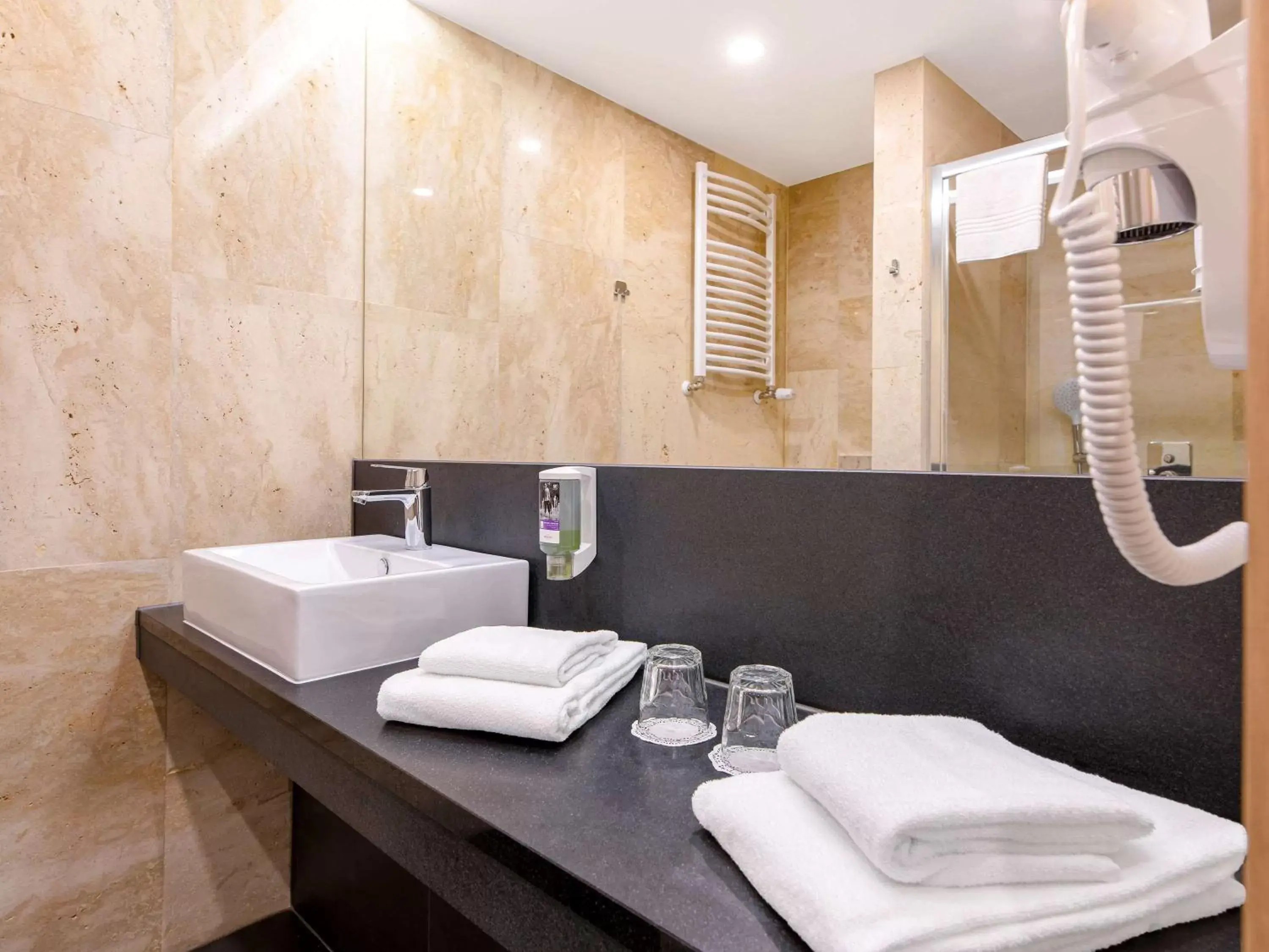 Photo of the whole room, Bathroom in Mercure Jelenia Góra