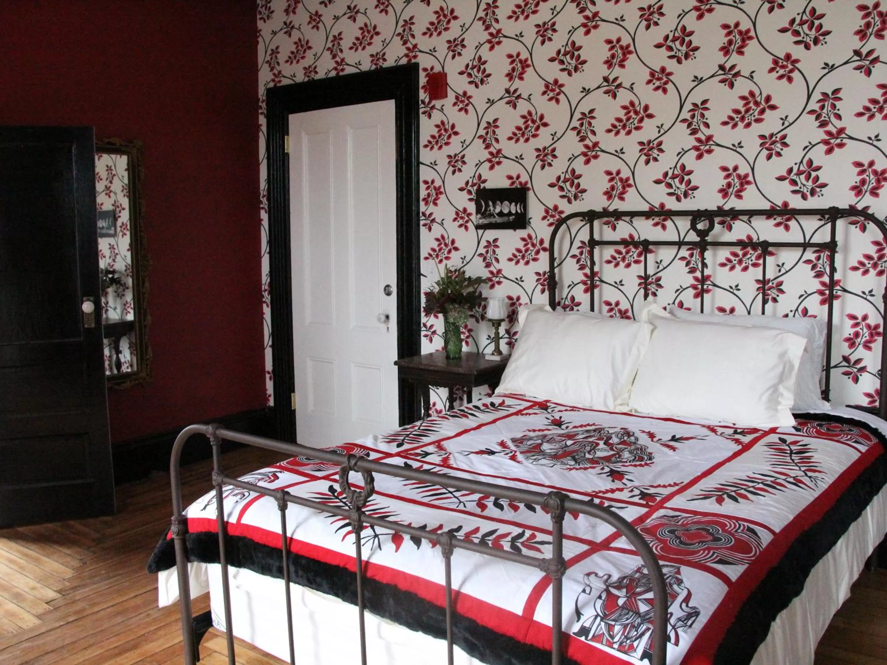 Bed in The Wedding Cake House