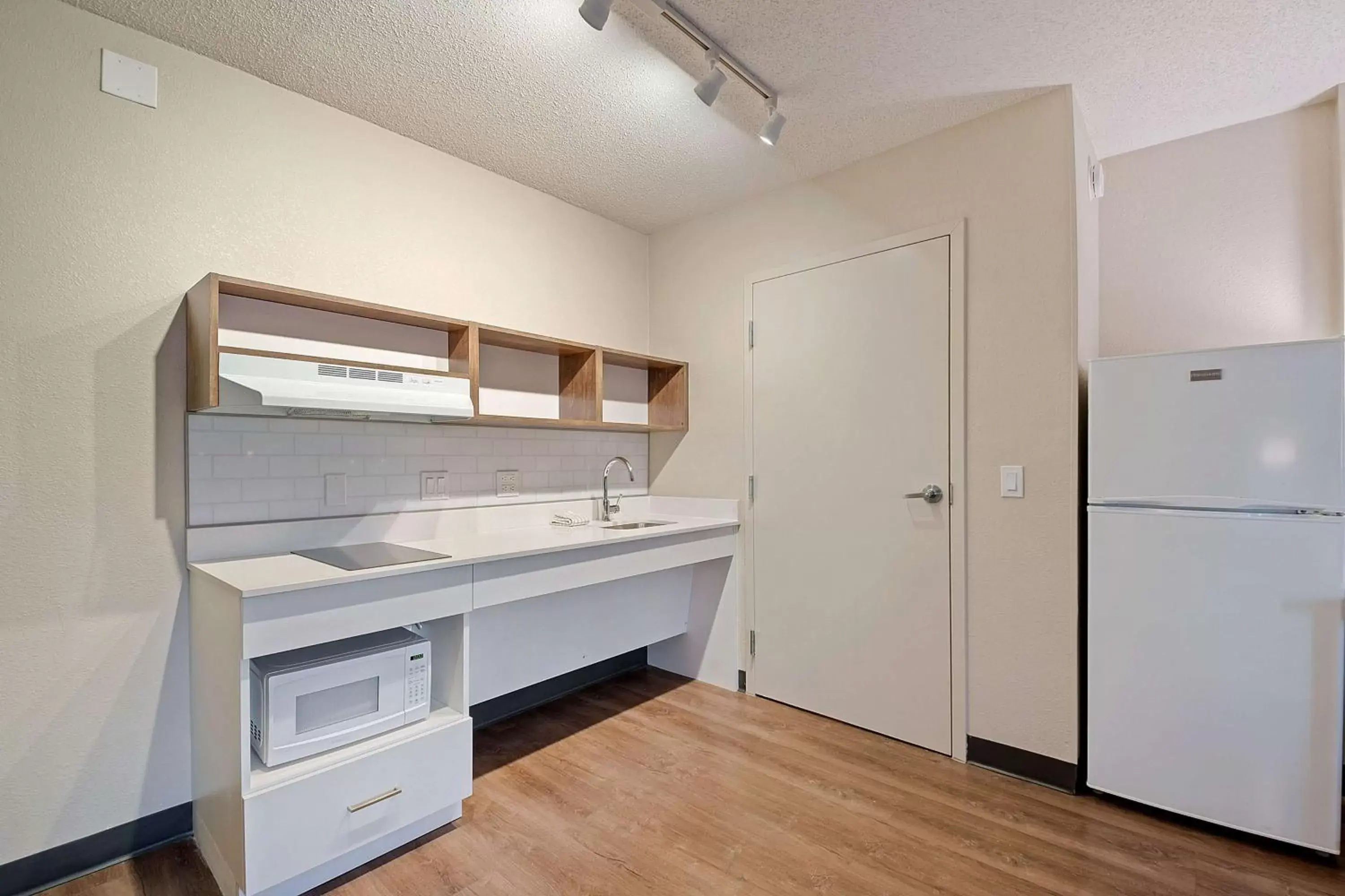 Kitchen or kitchenette, Kitchen/Kitchenette in Extended Stay America Suites - Miami - Airport - Blue Lagoon